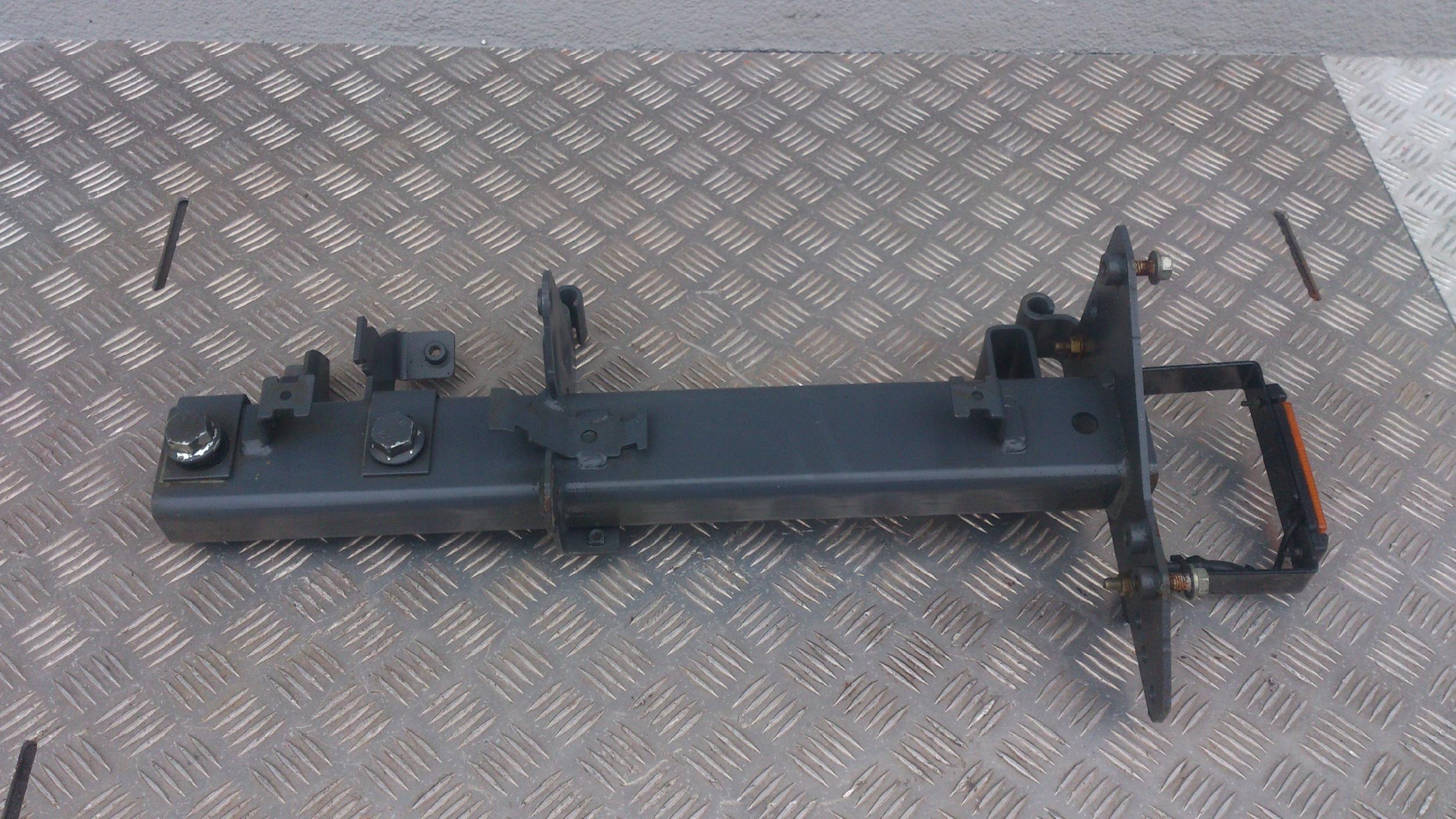 MOCOWANIE BŁOTNIKA Z LAMPĄ OBRYSOWĄ DAF XF 106