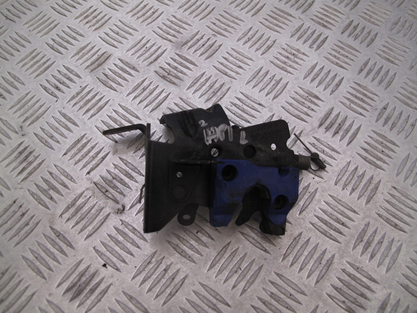 ZAMEK ATRAPY MASKI PRZEDNIEJ NOWY TYP SCANIA HPI