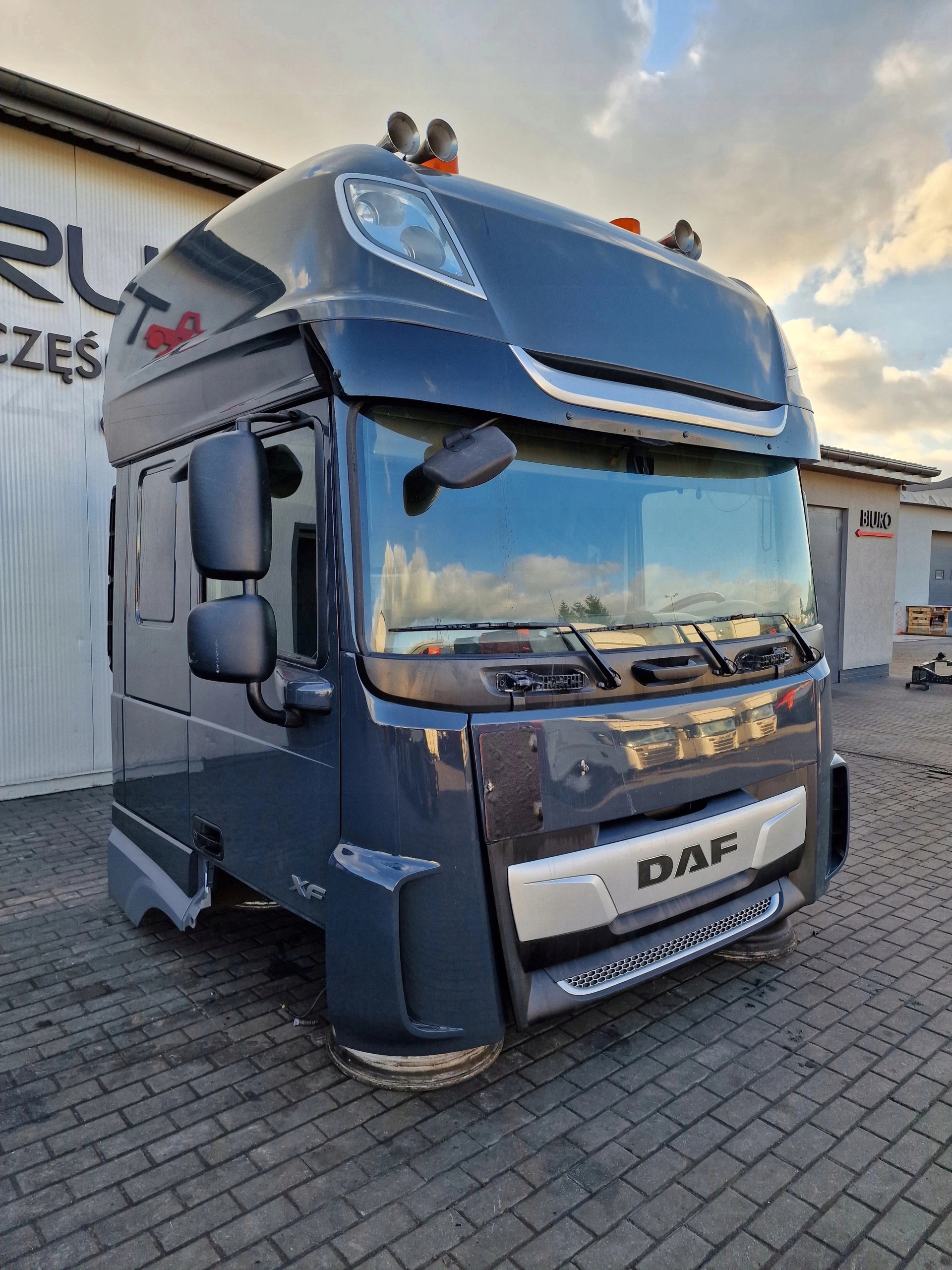 KABINA DAF XF 106 480 LIFT EURO 6 - obrazek 3