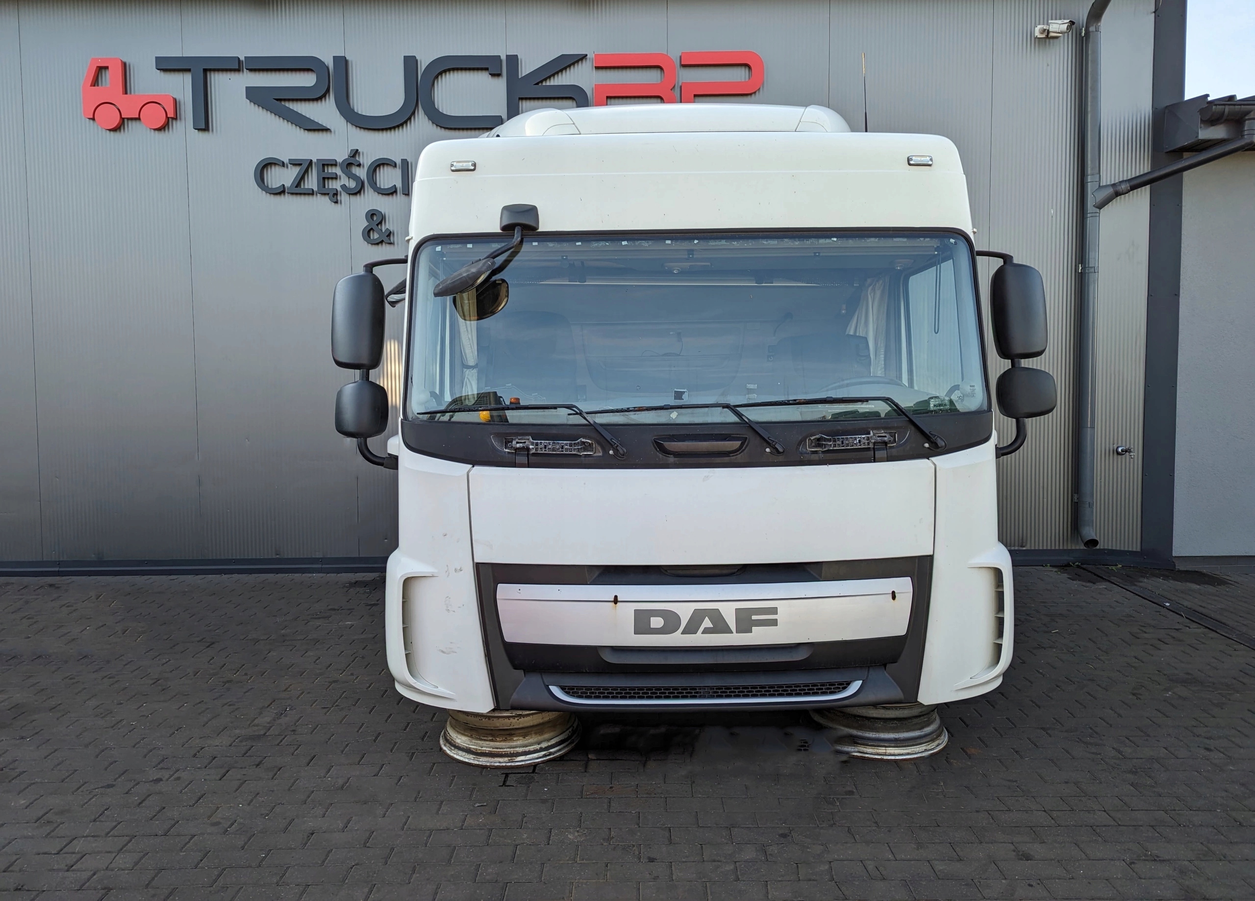 KABINA DAF XF 106 2014 ROK - obrazek 3