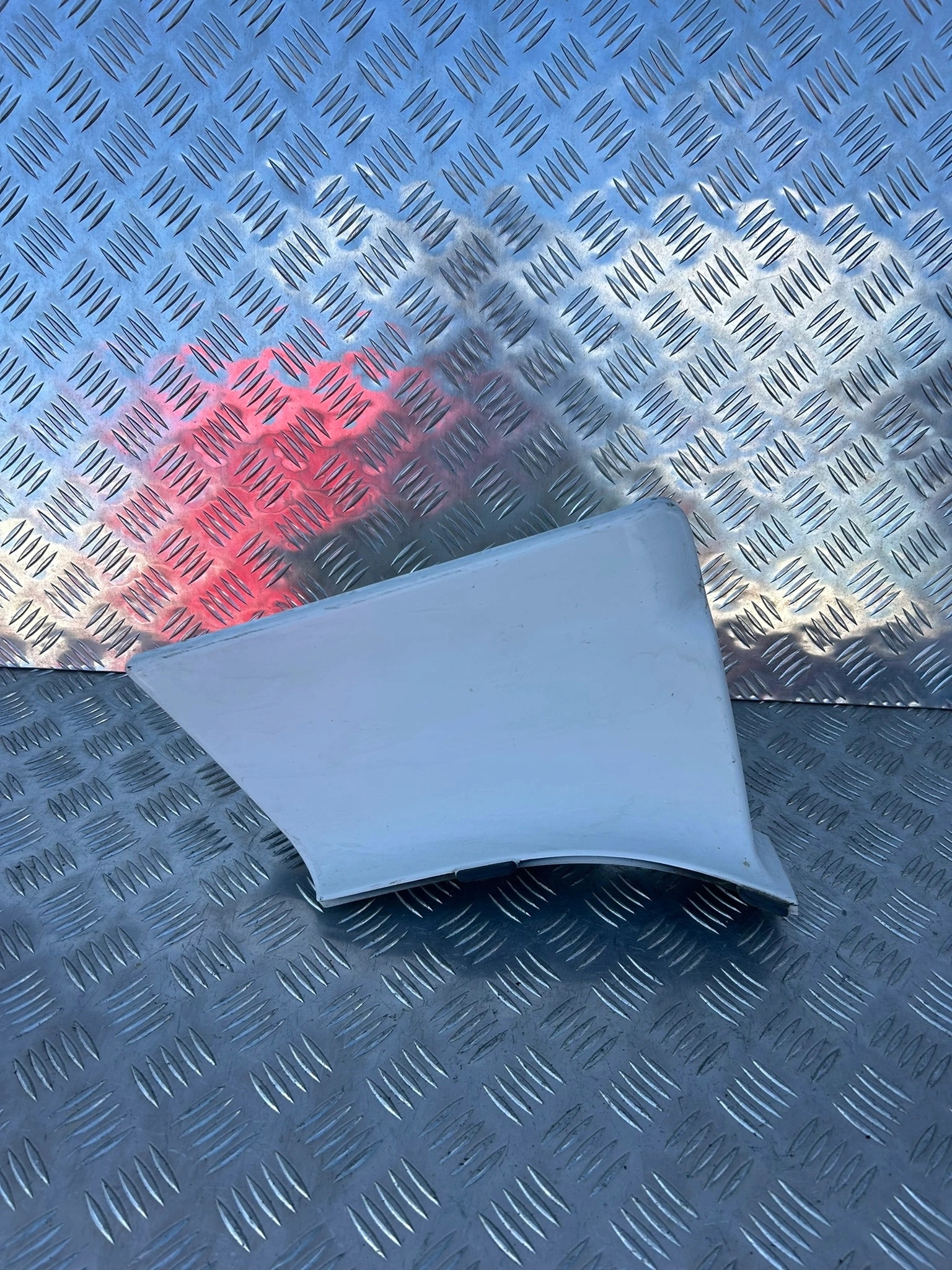 TRÓJKĄT NADKOLA LEWE SCANIA R