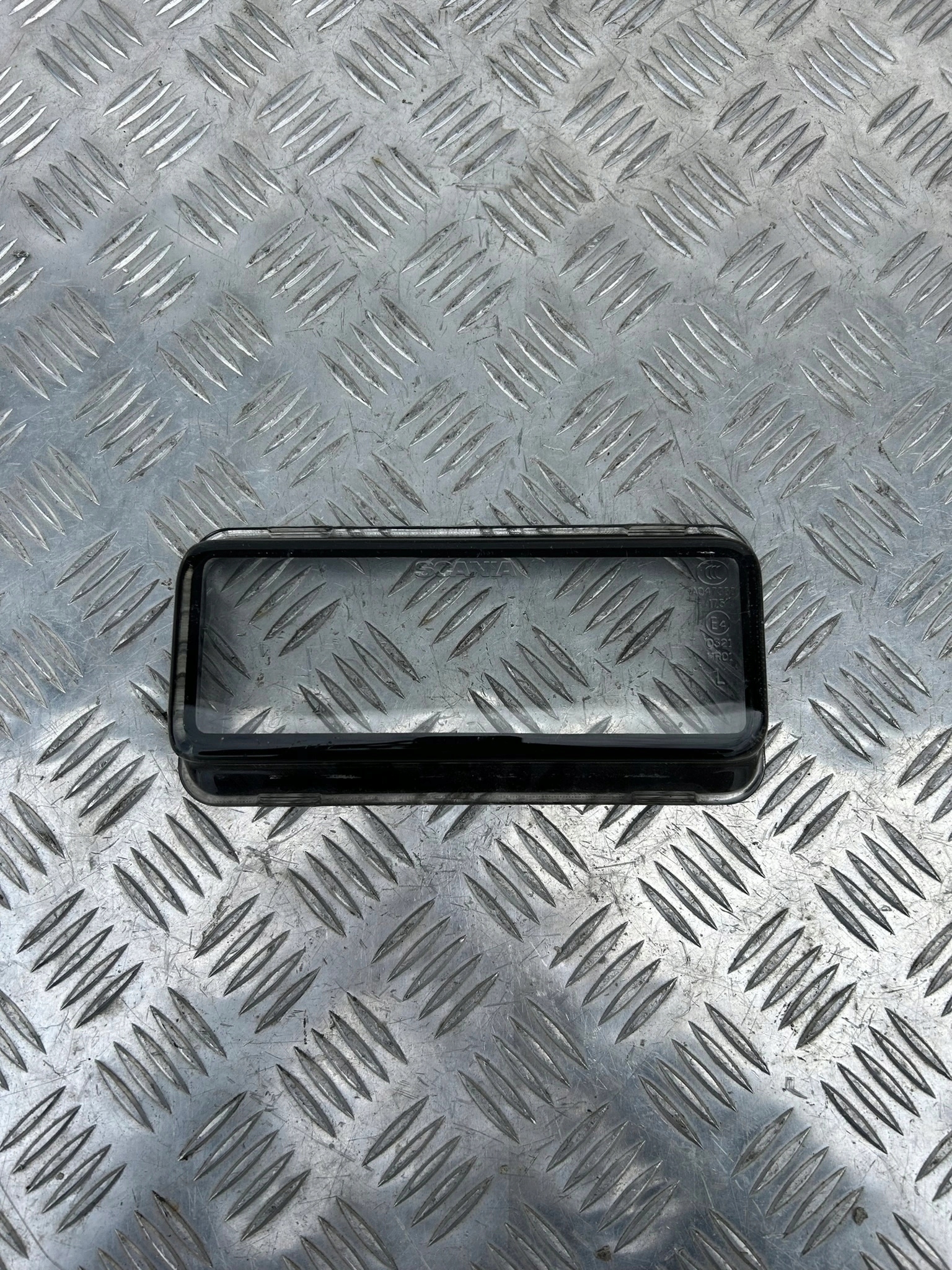 SZKŁO OSŁONA HALOGENU GÓRNEGO PRAWE SCANIA R