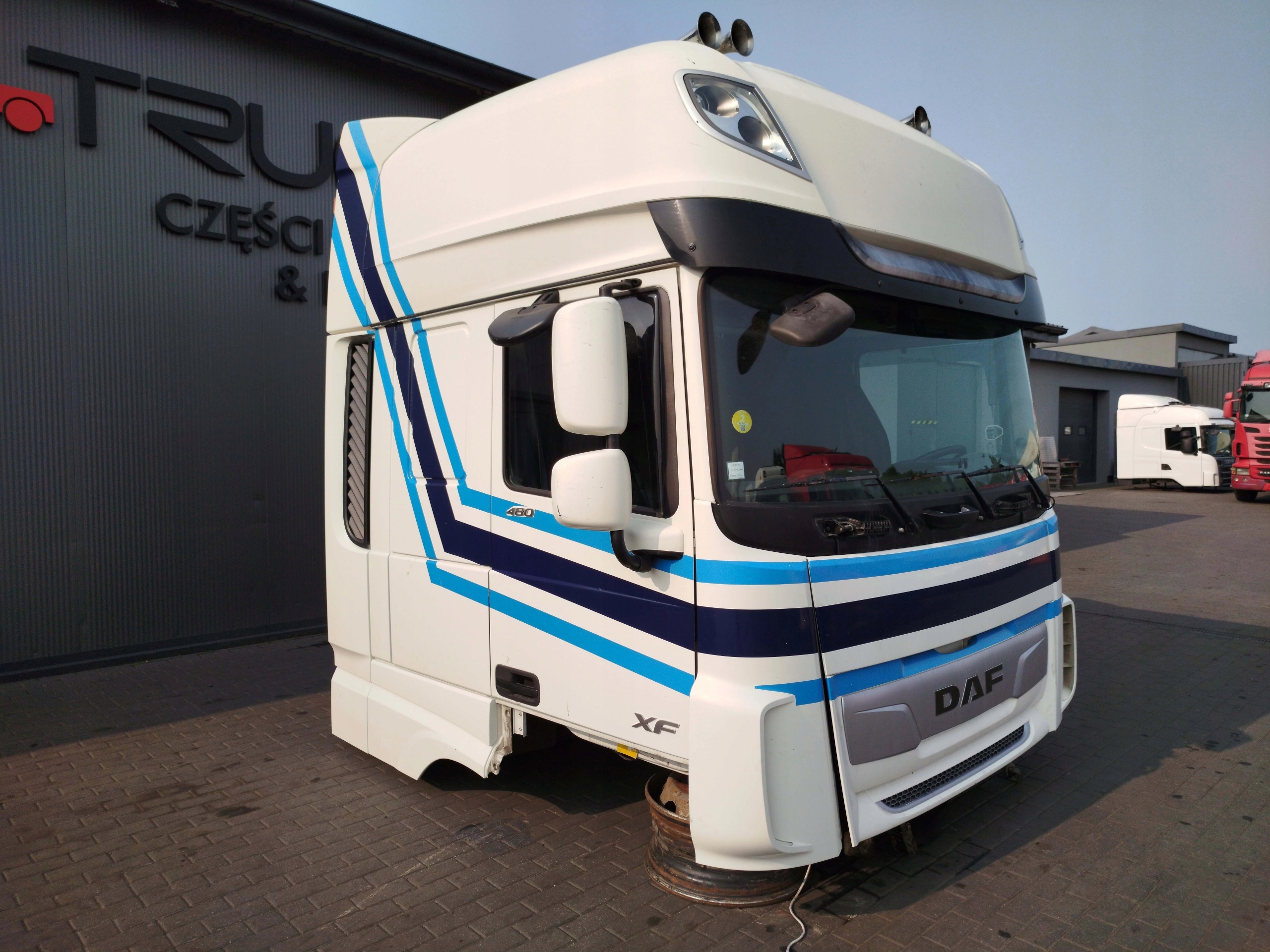 KABINA DAF XF 106 LIFT - obrazek 2