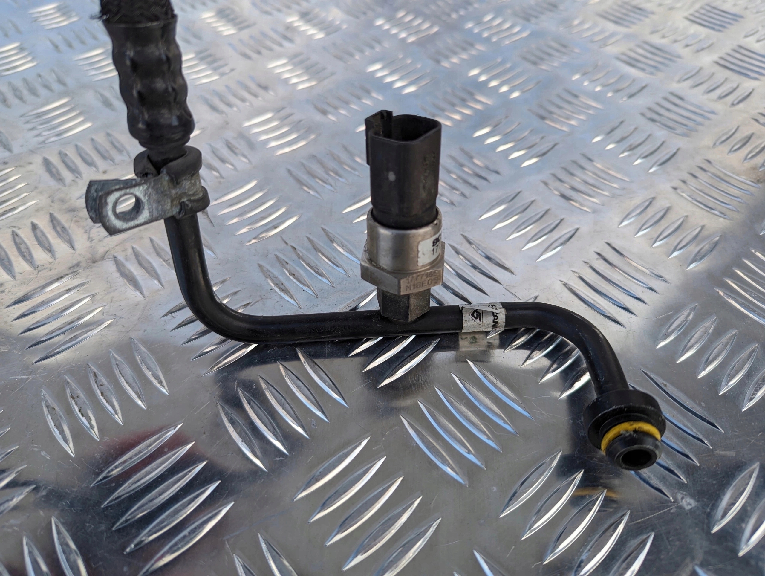 PRZEWÓD KLIMATYZACJI SCANIA NTG 2373368 Z CZUJNIKI - obrazek 4