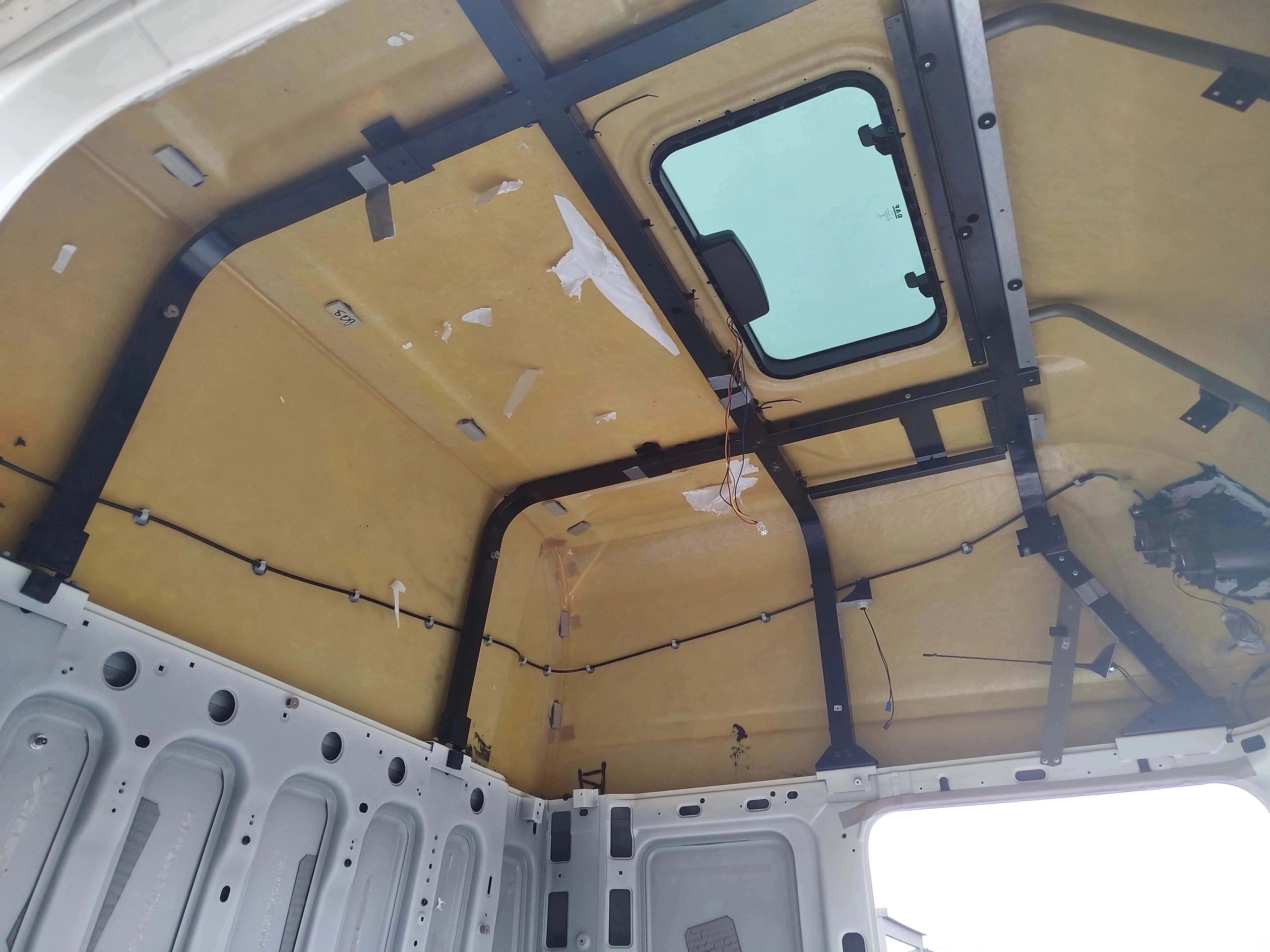 KABINA GOŁA DAF XF 106 LIFT - obrazek 10