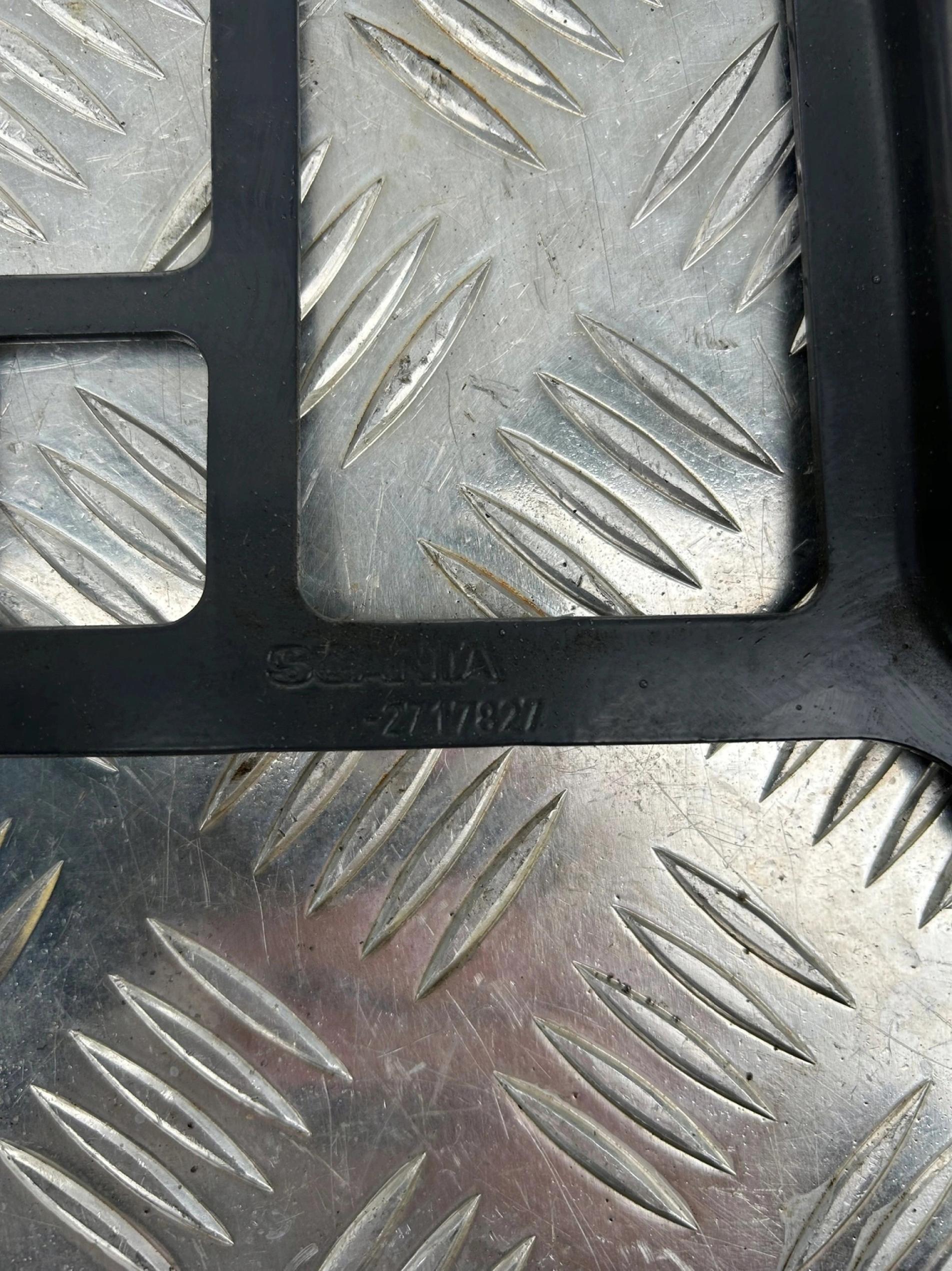 WSPORNIK UCHWYT OSŁONA RADARU SCANIA NTG - obrazek 2