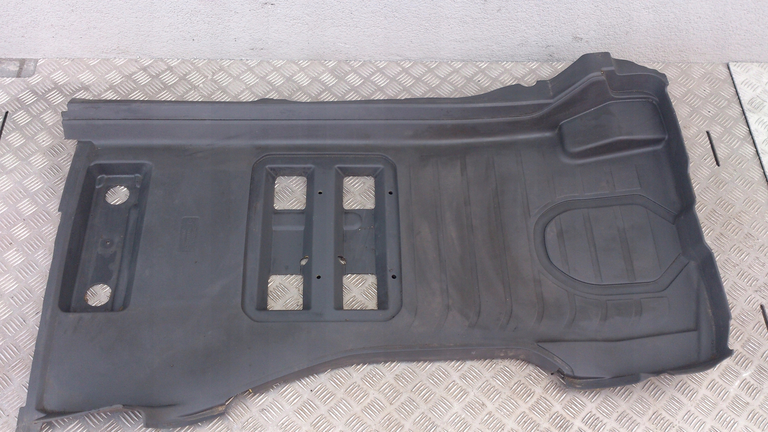 WYGŁUSZENIE WYKŁADZINA GUMA PASAŻERA SCANIA R NTG