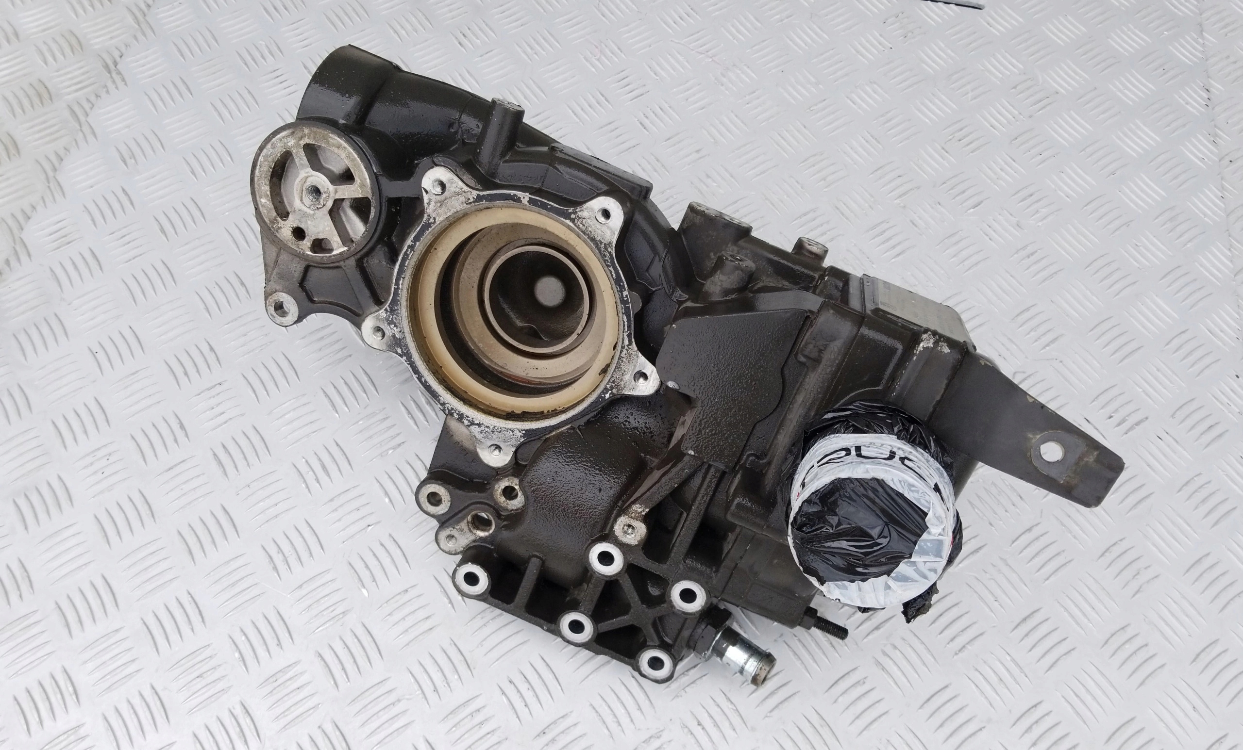 OBUDOWA POMPY WODY DAF XF 106