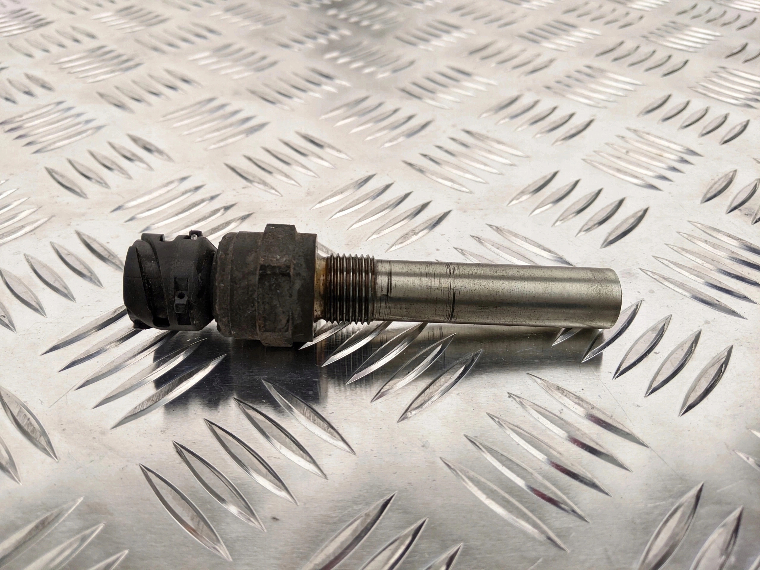 CZUJNIK PRĘDKOŚCI OBROTOWEJ SCANIA GRS 905 895 - obrazek 4