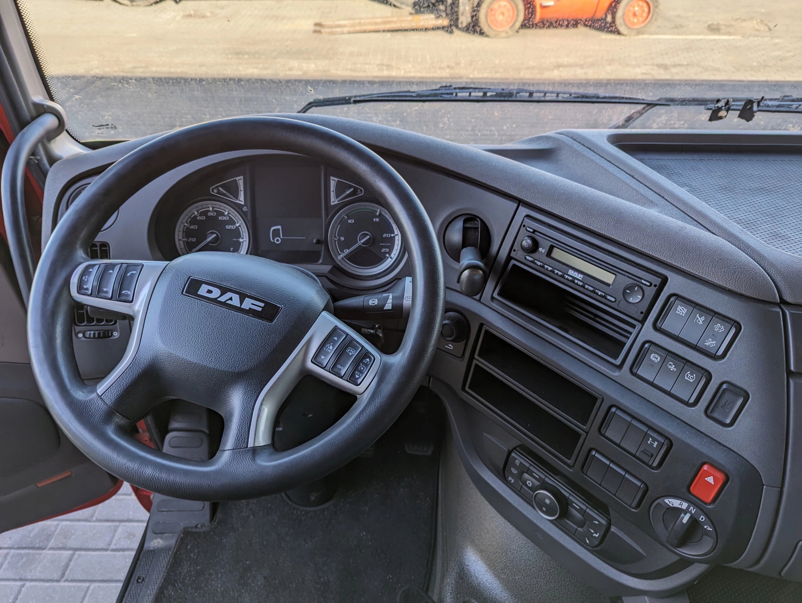 KABINA DAF XF 106 LIFT - obrazek 7