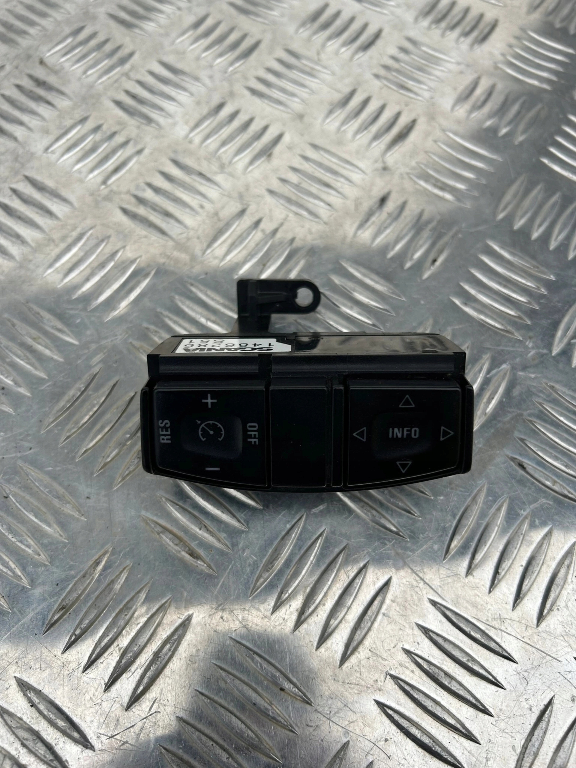 PRZYCISK PRZEŁĄCZNIK MENU KIEROWNICY SCANIA R