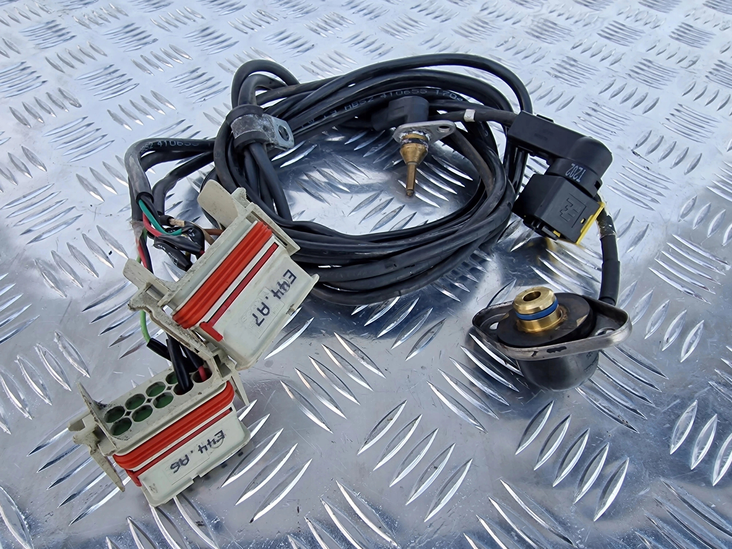 CZUJNIK CIŚNIENIA OLEJU I PŁYNU CHŁODZĄCEGO SCANIA NTG EURO 6