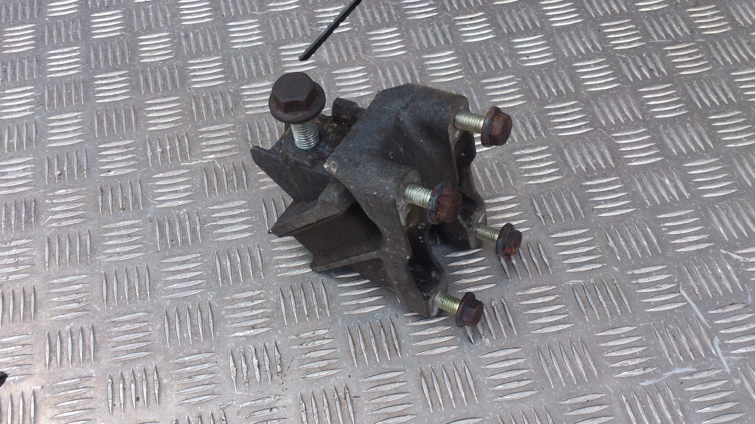 PODUSZKA PODUSZKI SILNIKA PRZÓD DAF 105 - obrazek 2