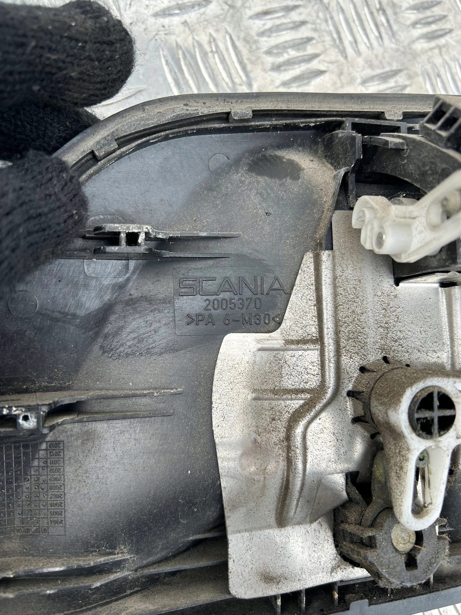 KLAMKA ZEWNĘTRZENA PRAWA SCANIA R - obrazek 2