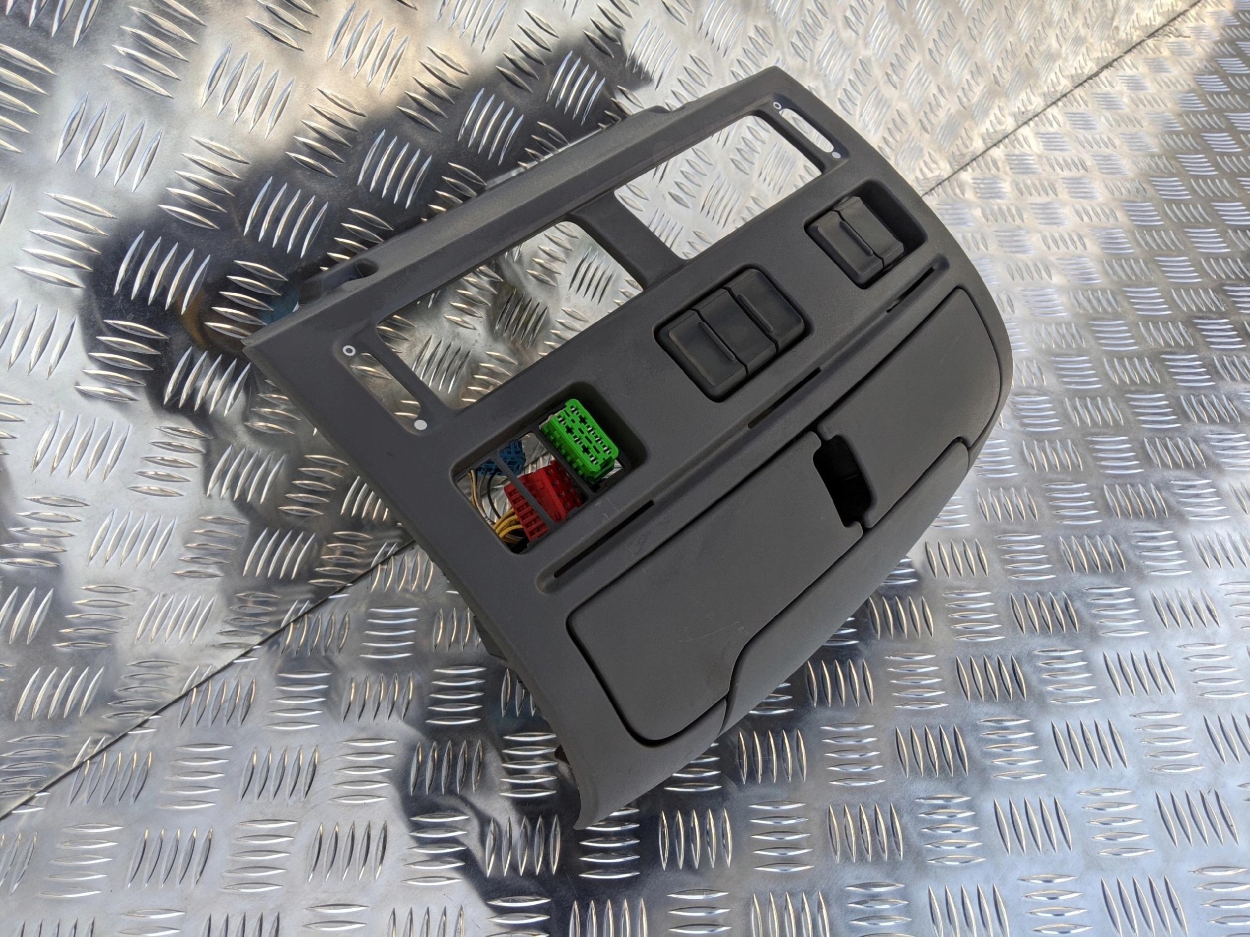 PANEL KOKPITU POPIELNICZKA UCHWYT NA KUBKI DAF XF - obrazek 2