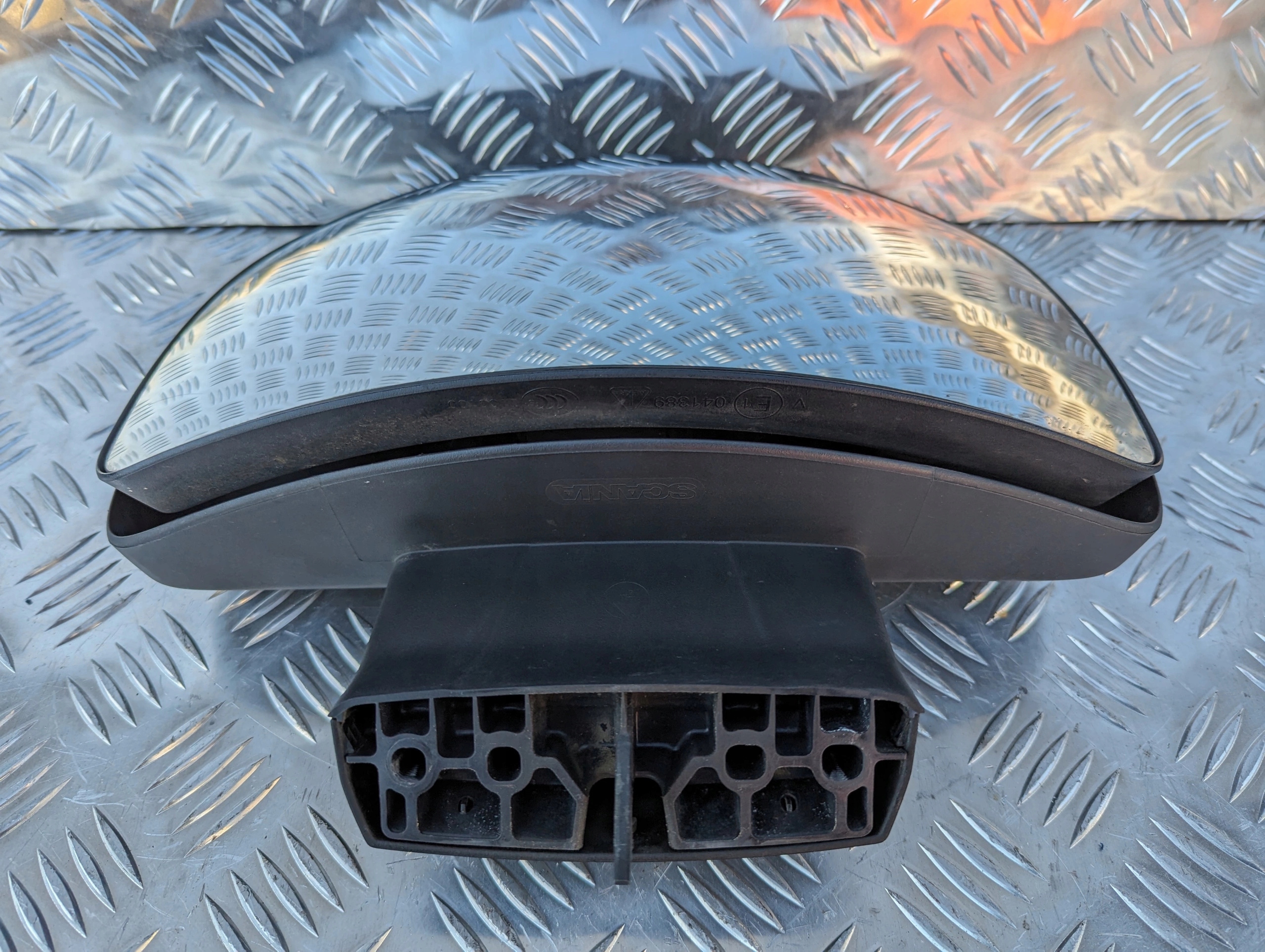 LUSTERKO KRAWĘŻNIKOWE SCANIA R S NTG