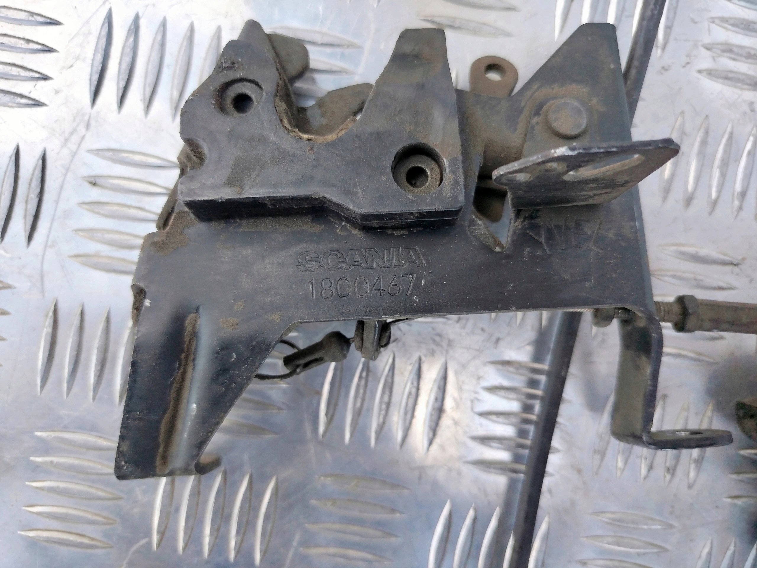 ZAMEK + LINKA ATRAPY MASKI PRZEDNIEJ SCANIA CP P - obrazek 4