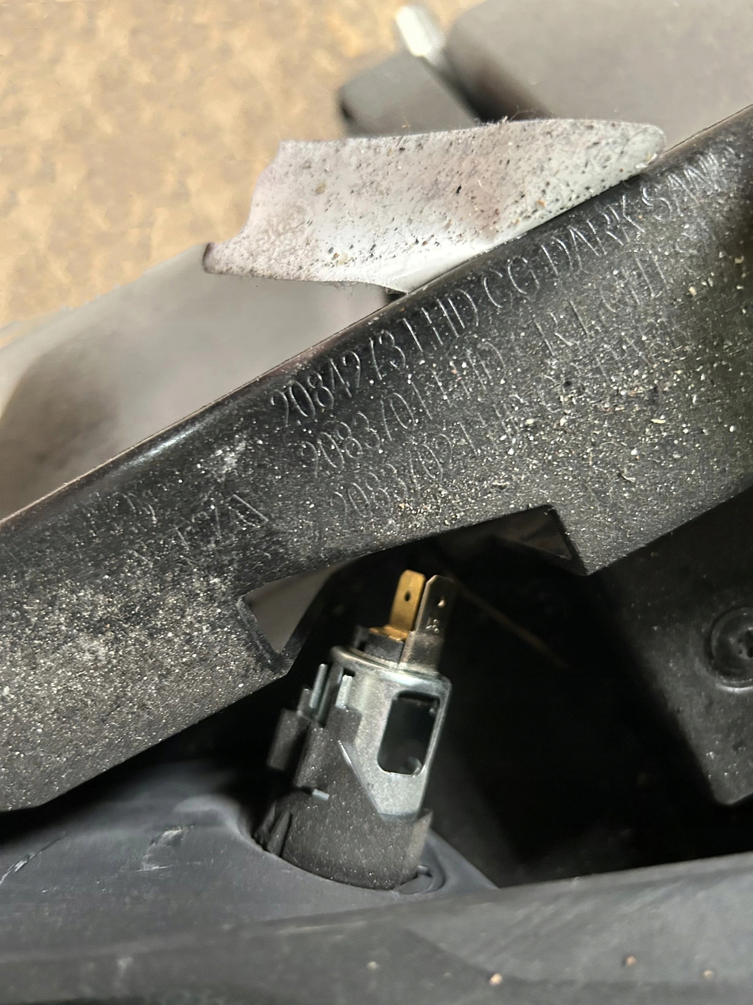 KONSOLA KOKPIT ZE SCHOWKAMI SCANIA R NTG - obrazek 5