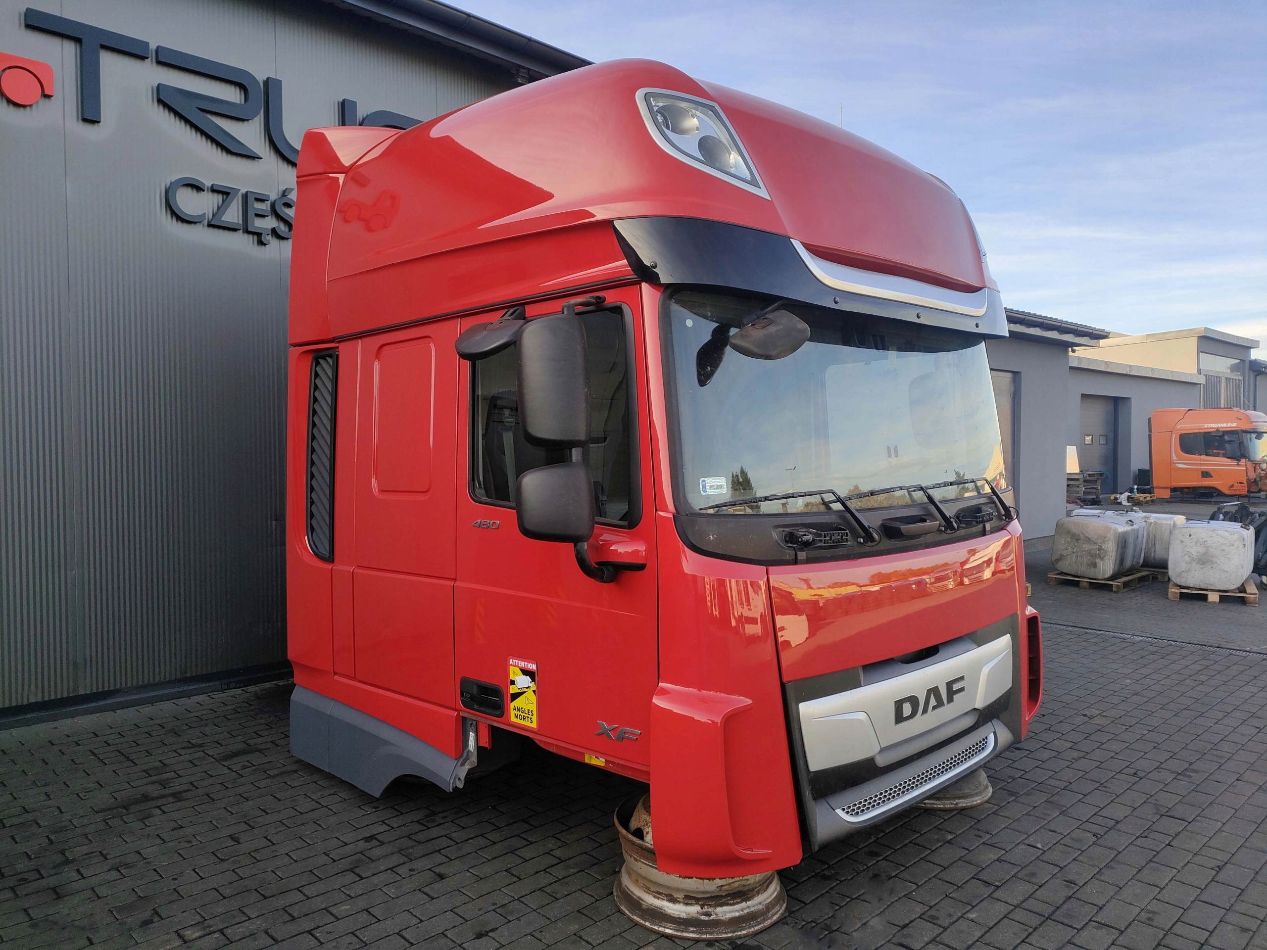 KABINA DAF XF 106 LIFT - obrazek 2