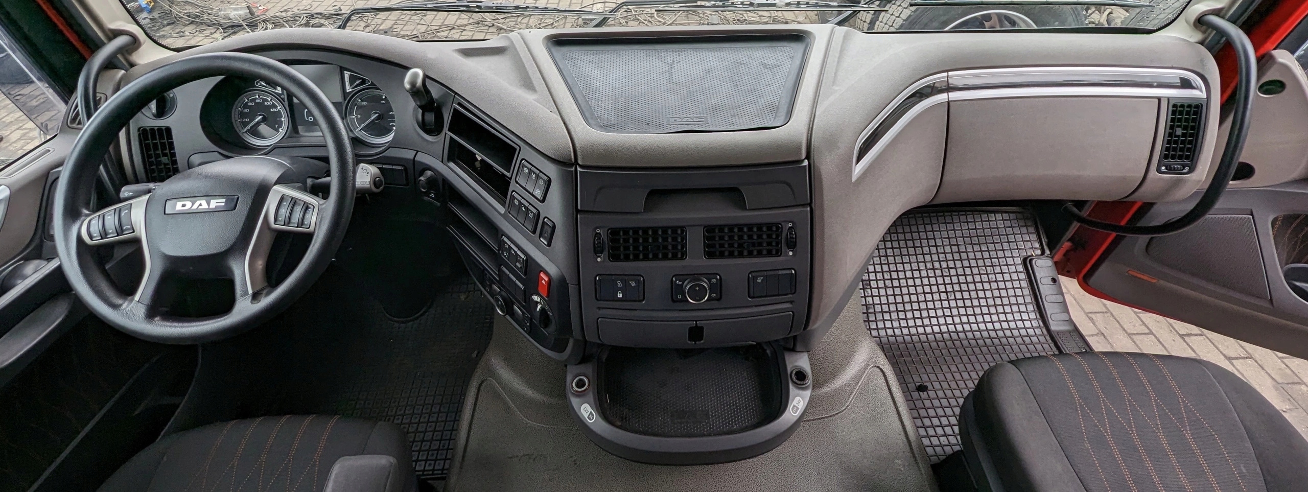 KOKPIT DESKA ROZDZIELCZA KONSOLA DAF XF 106