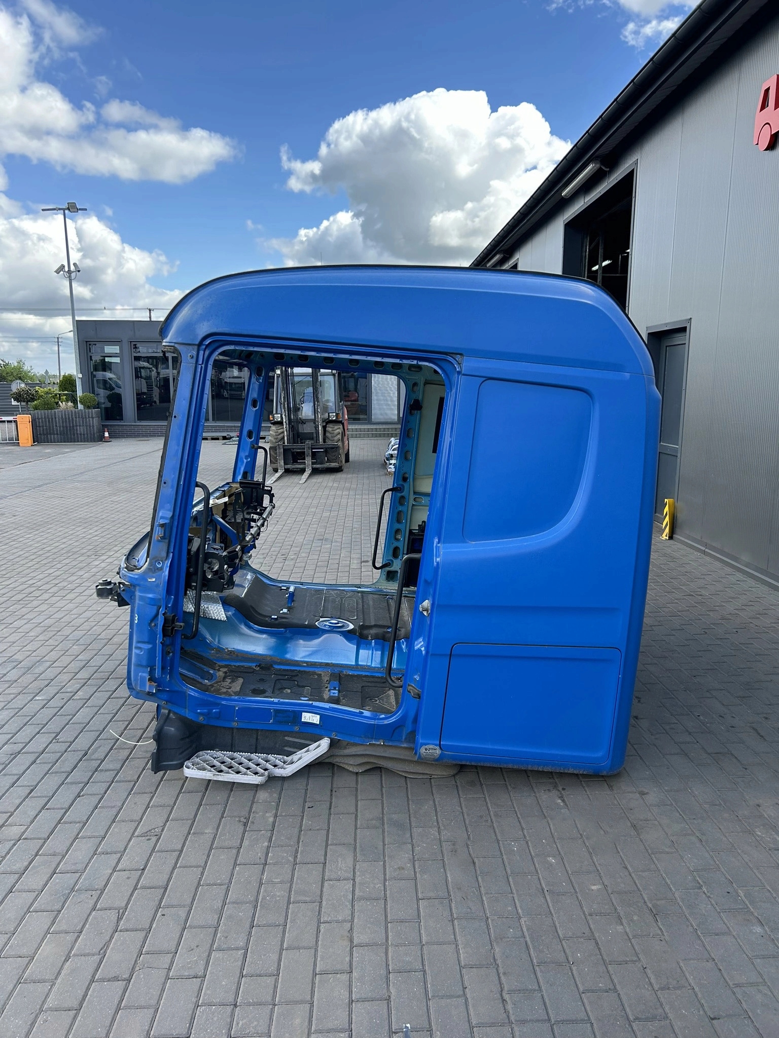 KABINA GOŁA SZKIELET SCANIA CR19 XPI 2013 ROK - obrazek 3