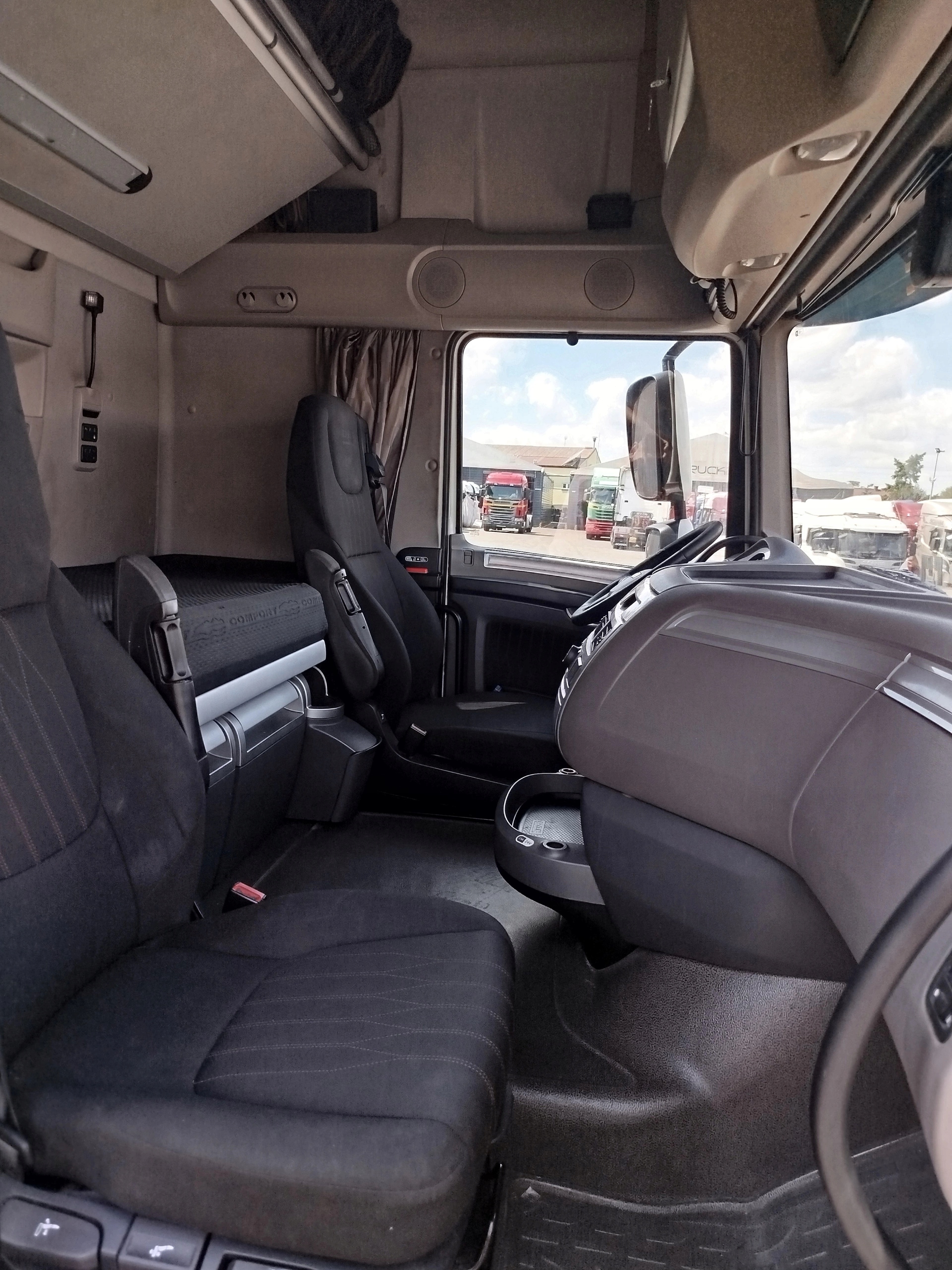 KABINA DAF XF 106 LIFT - obrazek 9