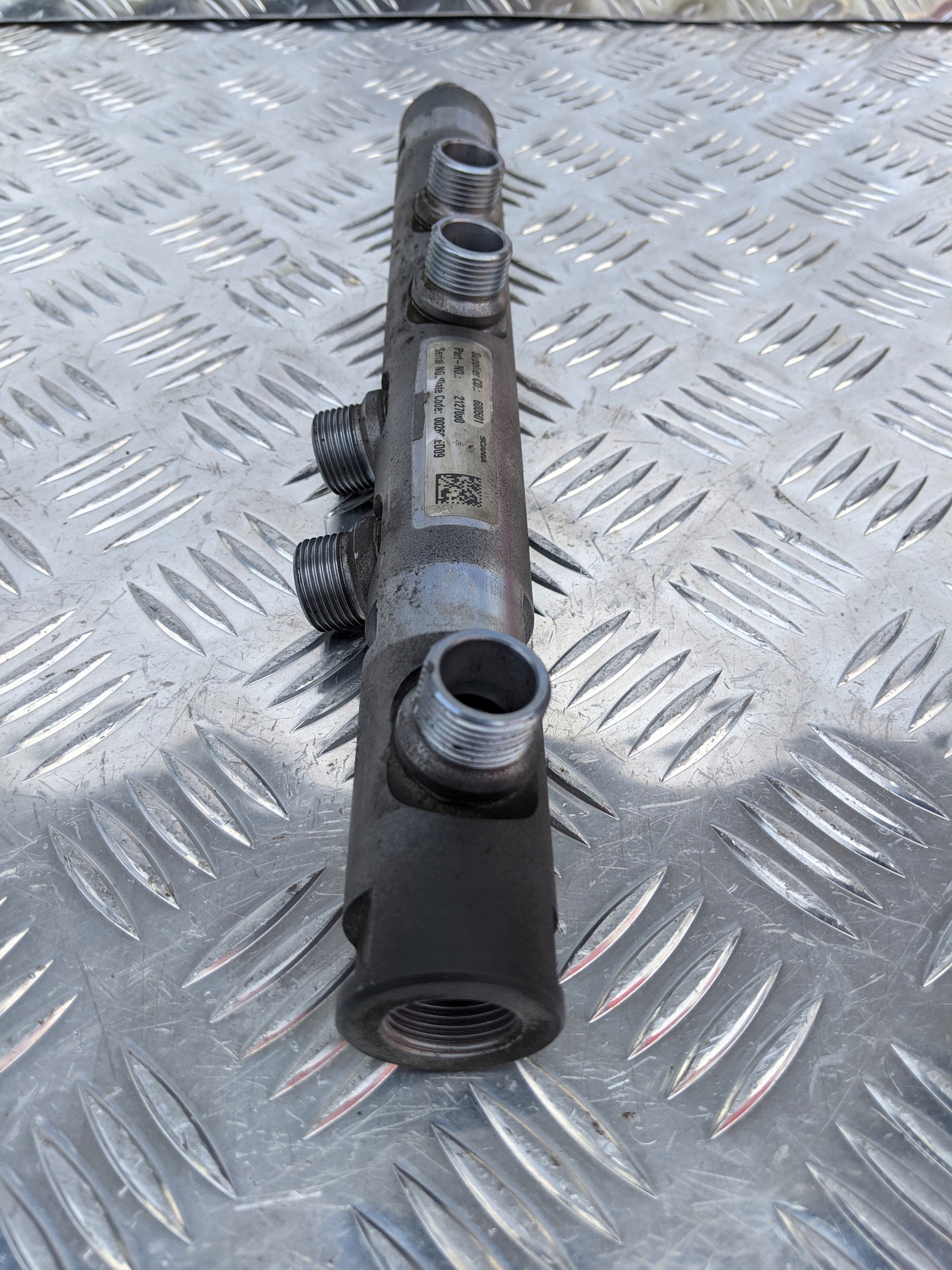 LISTWA PALIWOWA SCANIA 520 V8 DC16 XPI EURO 6 - obrazek 3