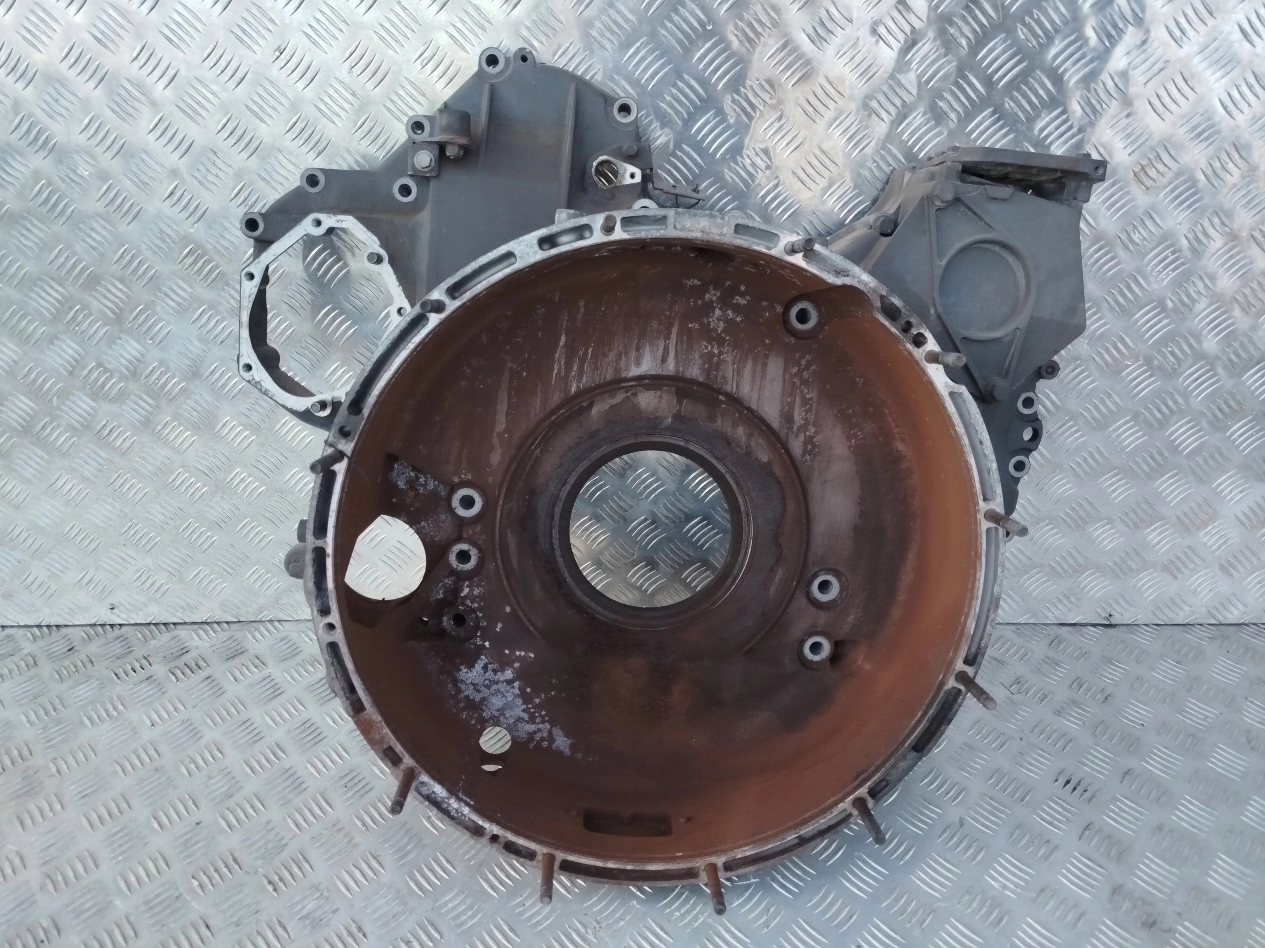 OBUDOWA ROZRZĄDU KOŁA ZAMACHOWEGO SCANIA STREAMLINE