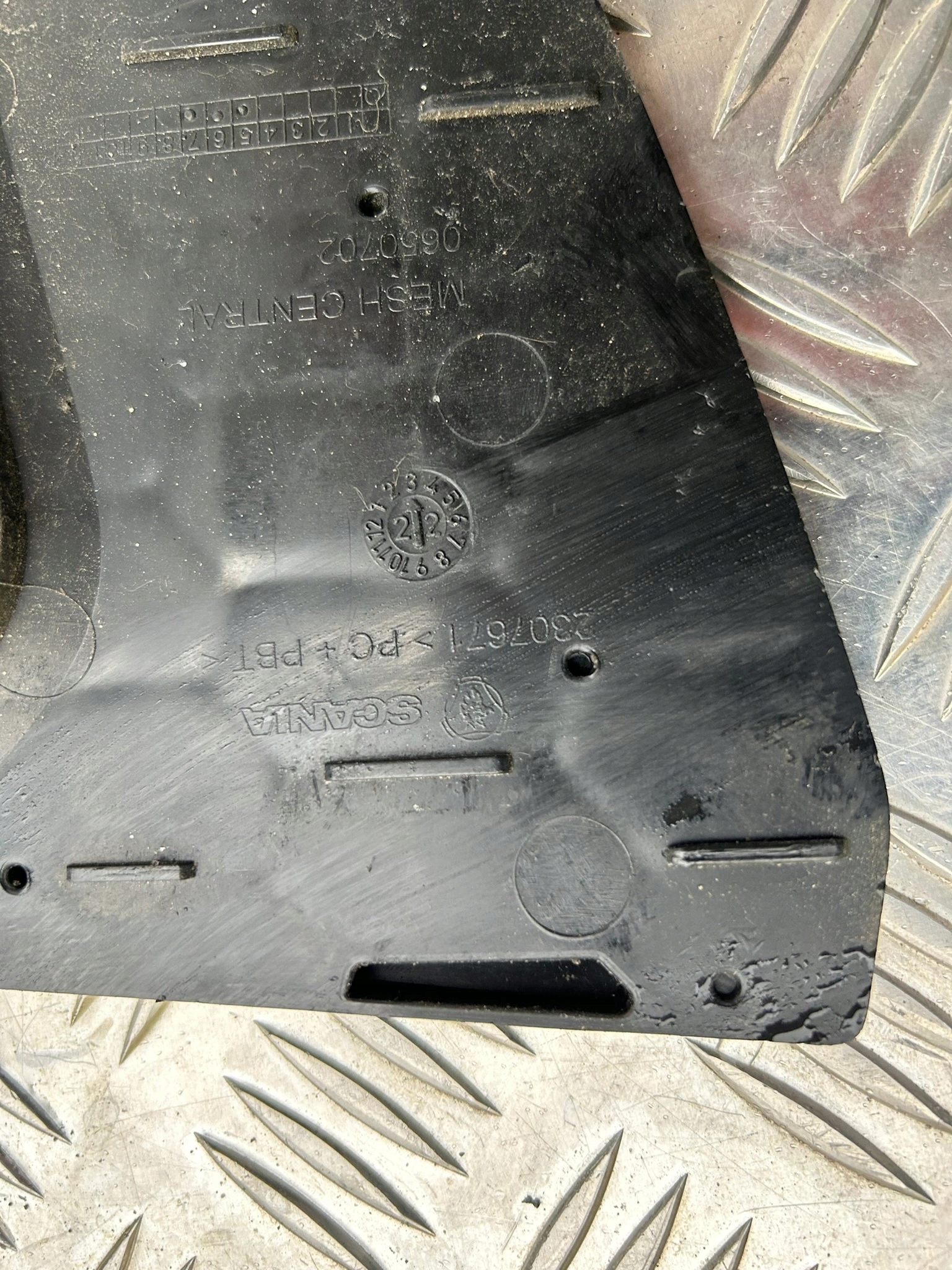 BOCZNA SIATKA KRATKA ATRAPY SCANIA R - obrazek 6