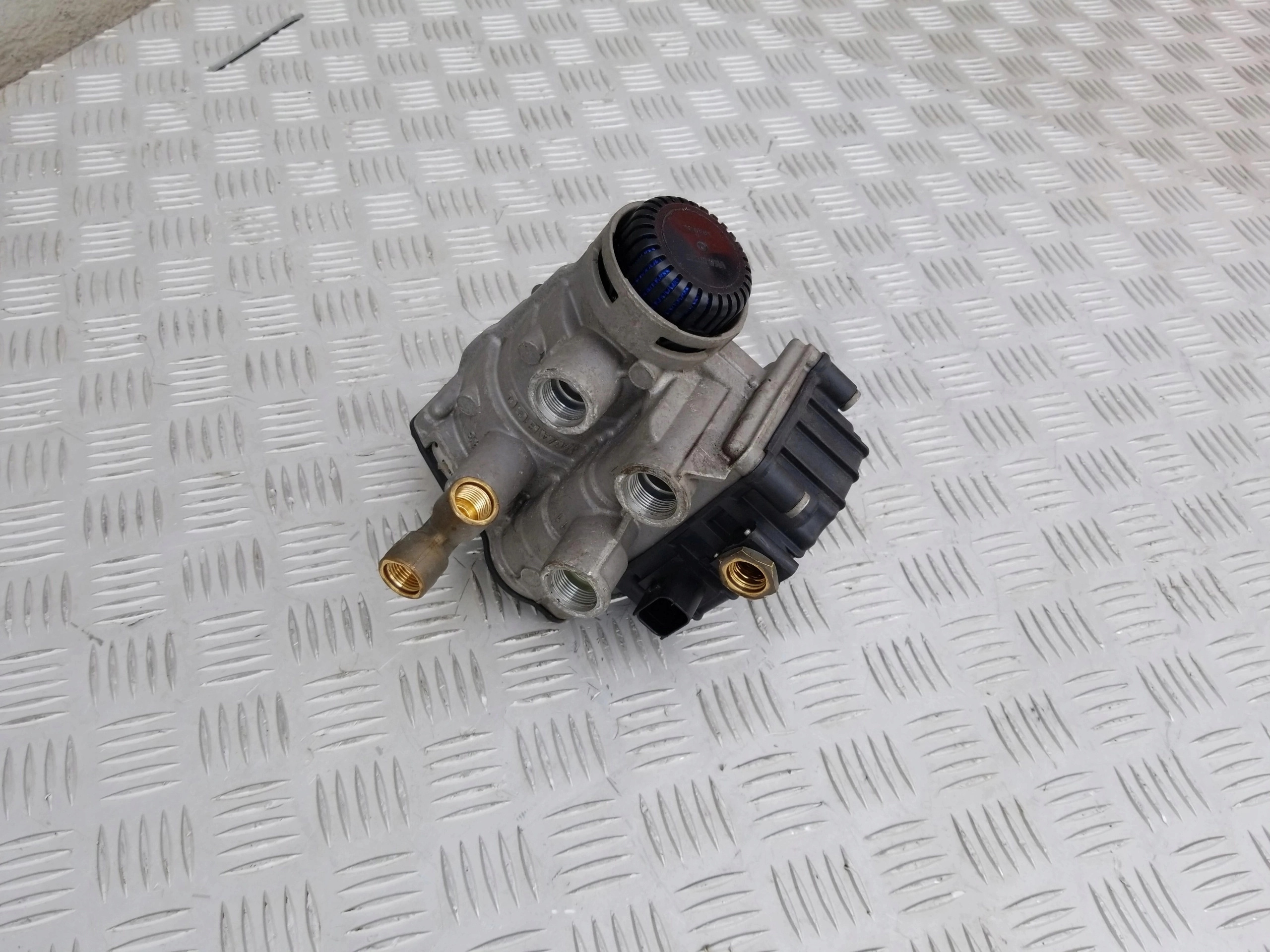 ZAWÓR EUROPA NACZEPY DAF CF 450 XF 106 EURO 6 LIFT - obrazek 4