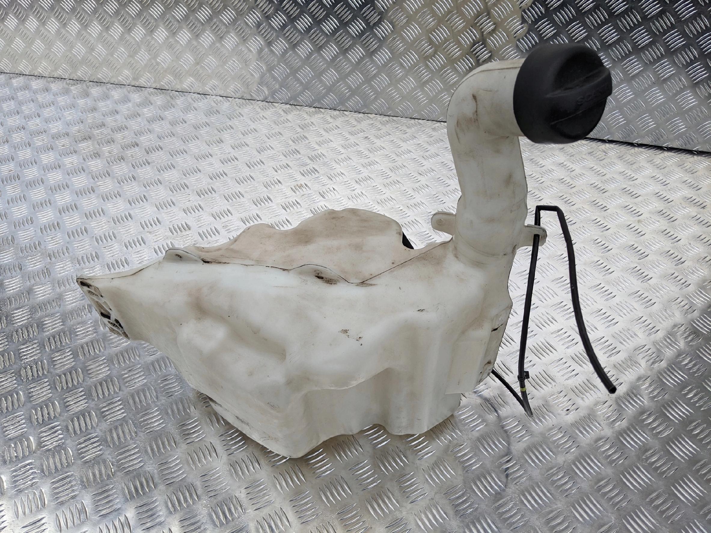 ZBIORNIK ZBIORNICZEK SPRYSKIWACZY SCANIA R