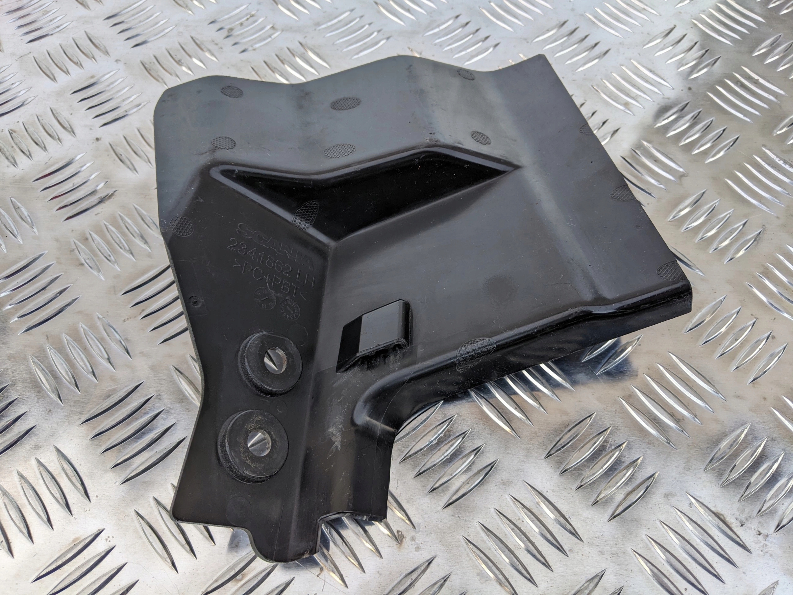 OSŁONA MASKOWNICA LAMPY PRZEDNIEJ SCANIA NTG - obrazek 5