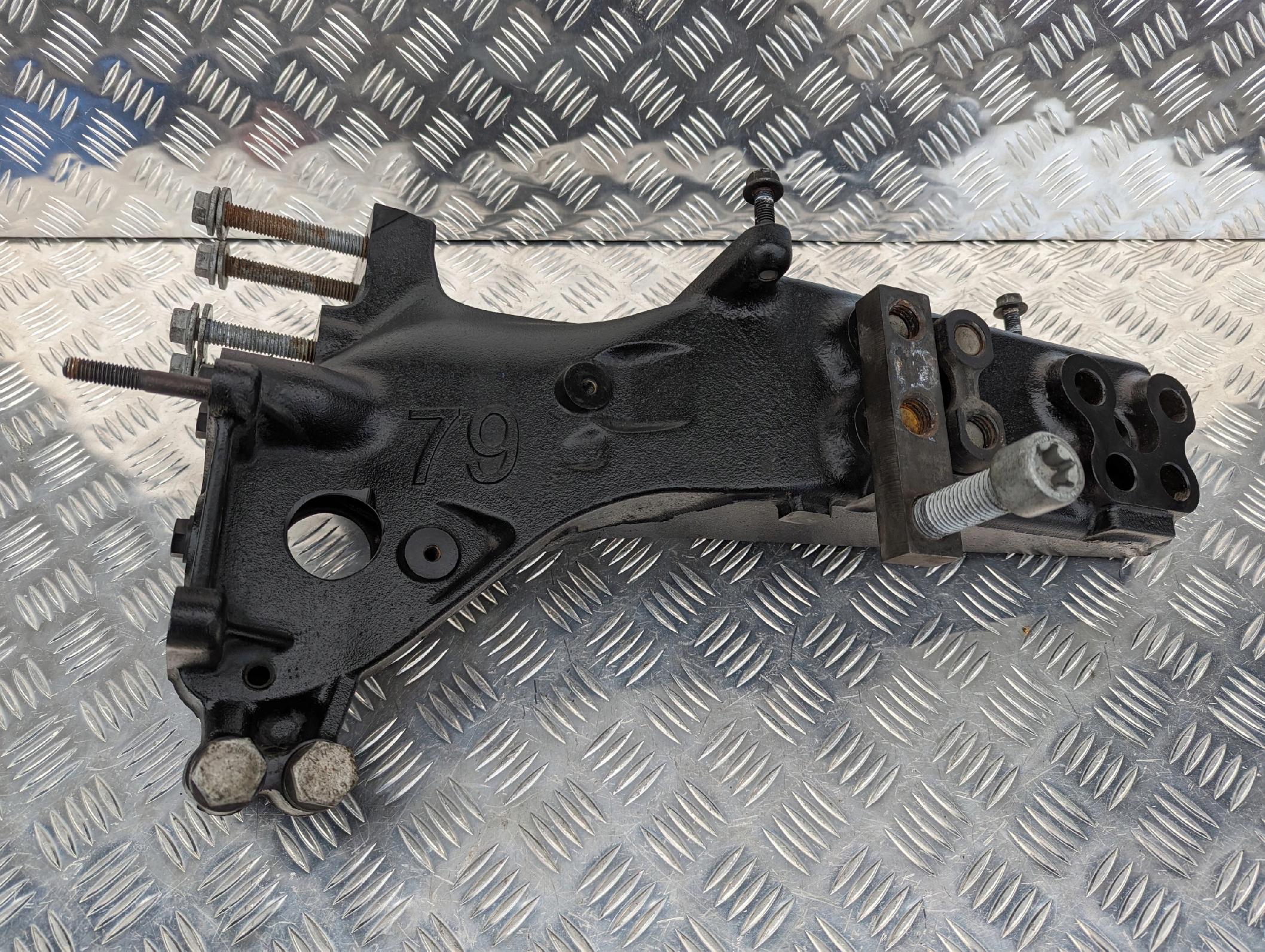 WSPORNIK BAZOWY SCANIA P NTG PRAWA STRONA