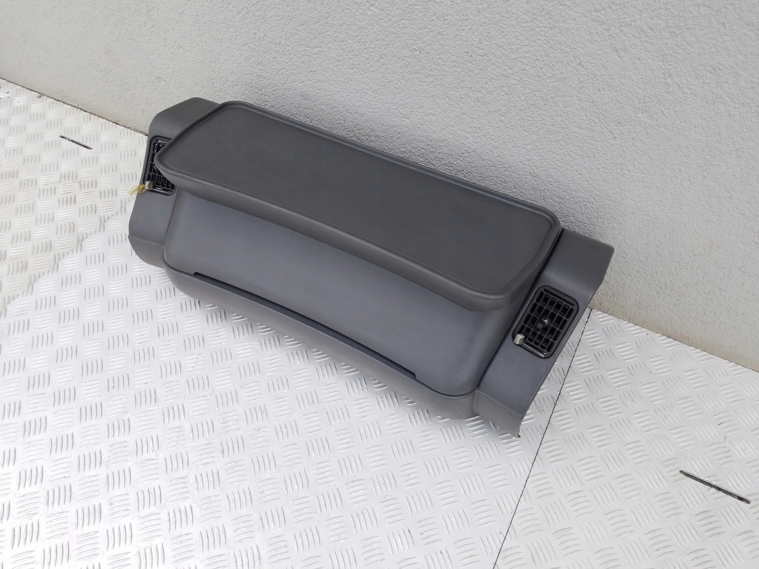 PÓŁKA ŚNIADANIOWA KOKPIT SCANIA R Z DYFUZORAMI - obrazek 3