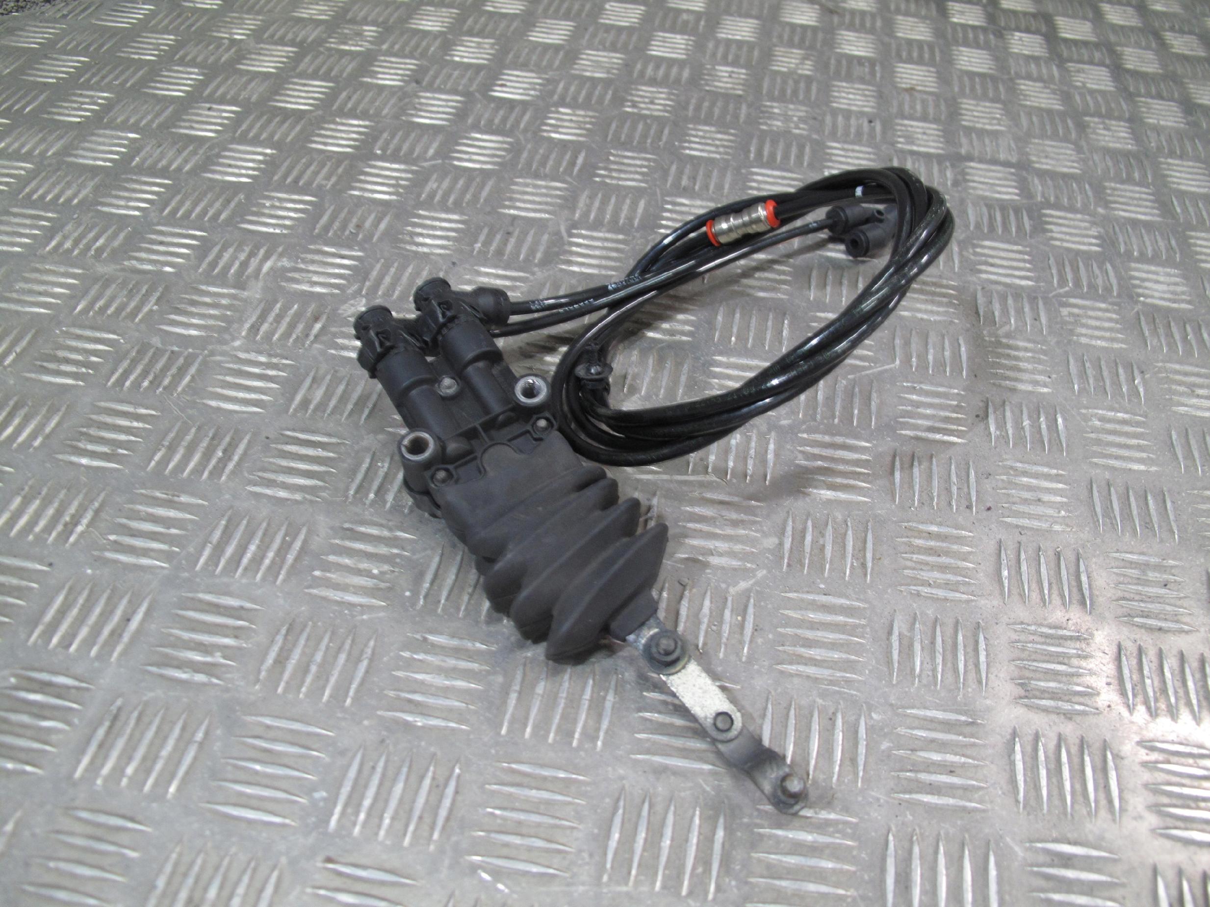 ZAWÓR POZIOMUJĄCY PODUSZKI KABINY PRZÓD SCANIA R S - obrazek 4