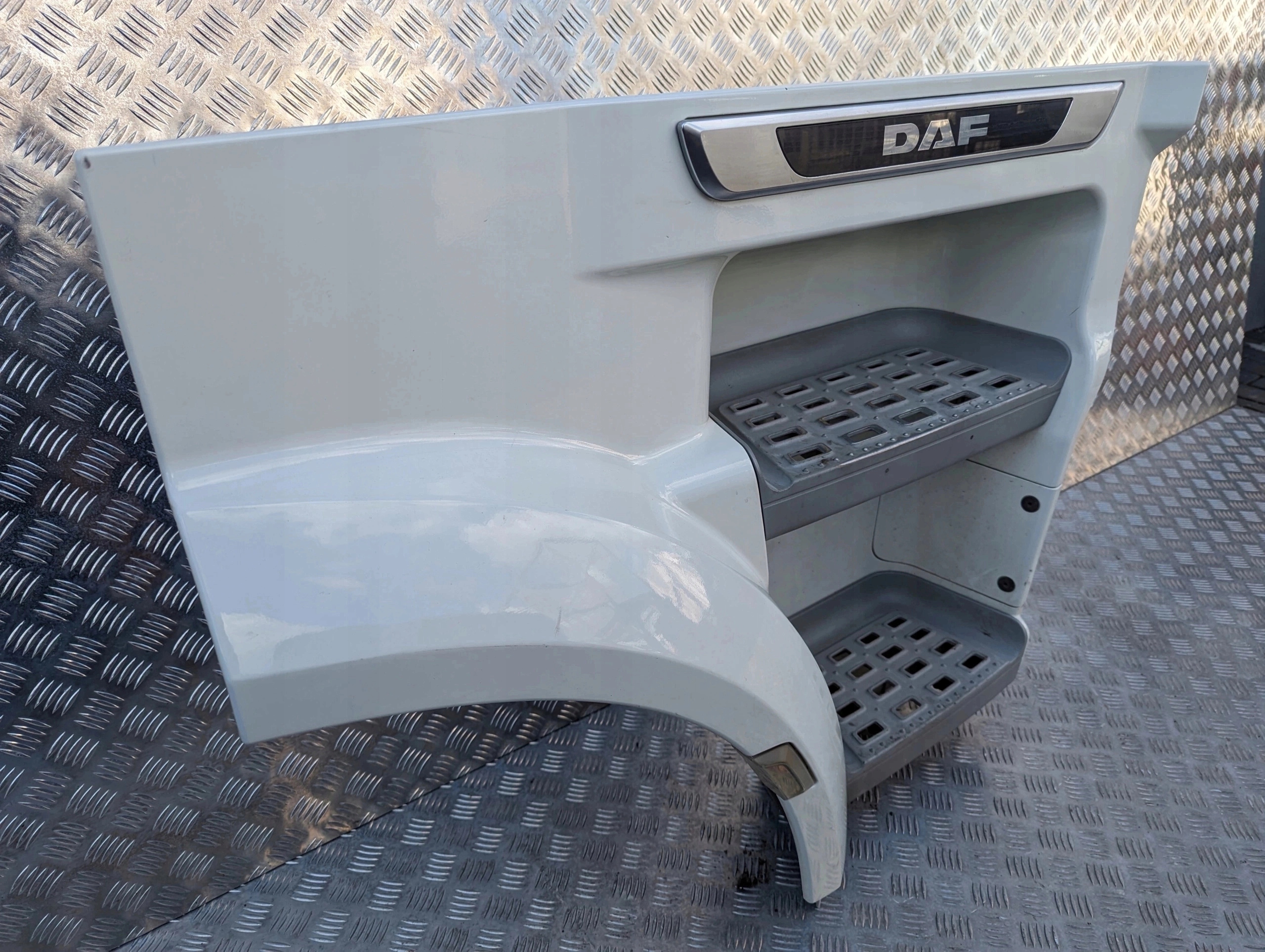 STOPNICA STOPIEŃ SCHODY DAF XF 106 LIFT - obrazek 2