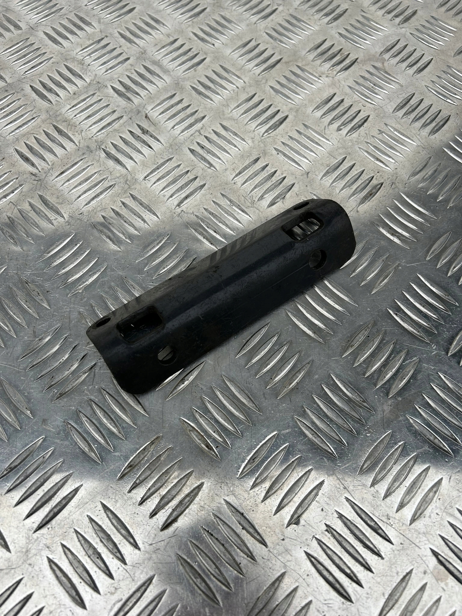 WSPORNIK POMPY PODNOŚNIKA KABINY SCANIA R