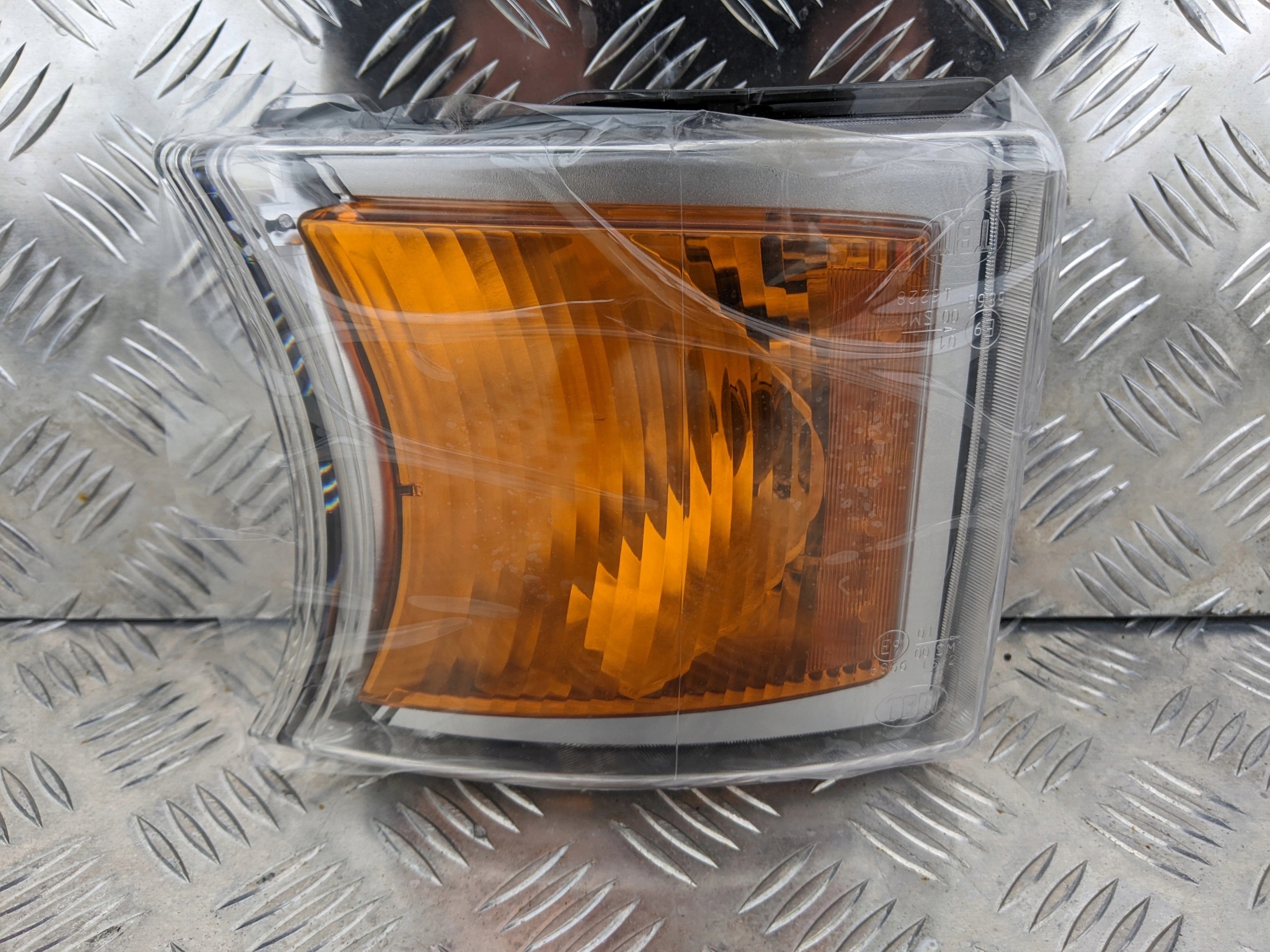 KIERUNKOWSKAZ KIERUNEK SCANIA R LAMPA XENON PRAWY - obrazek 4