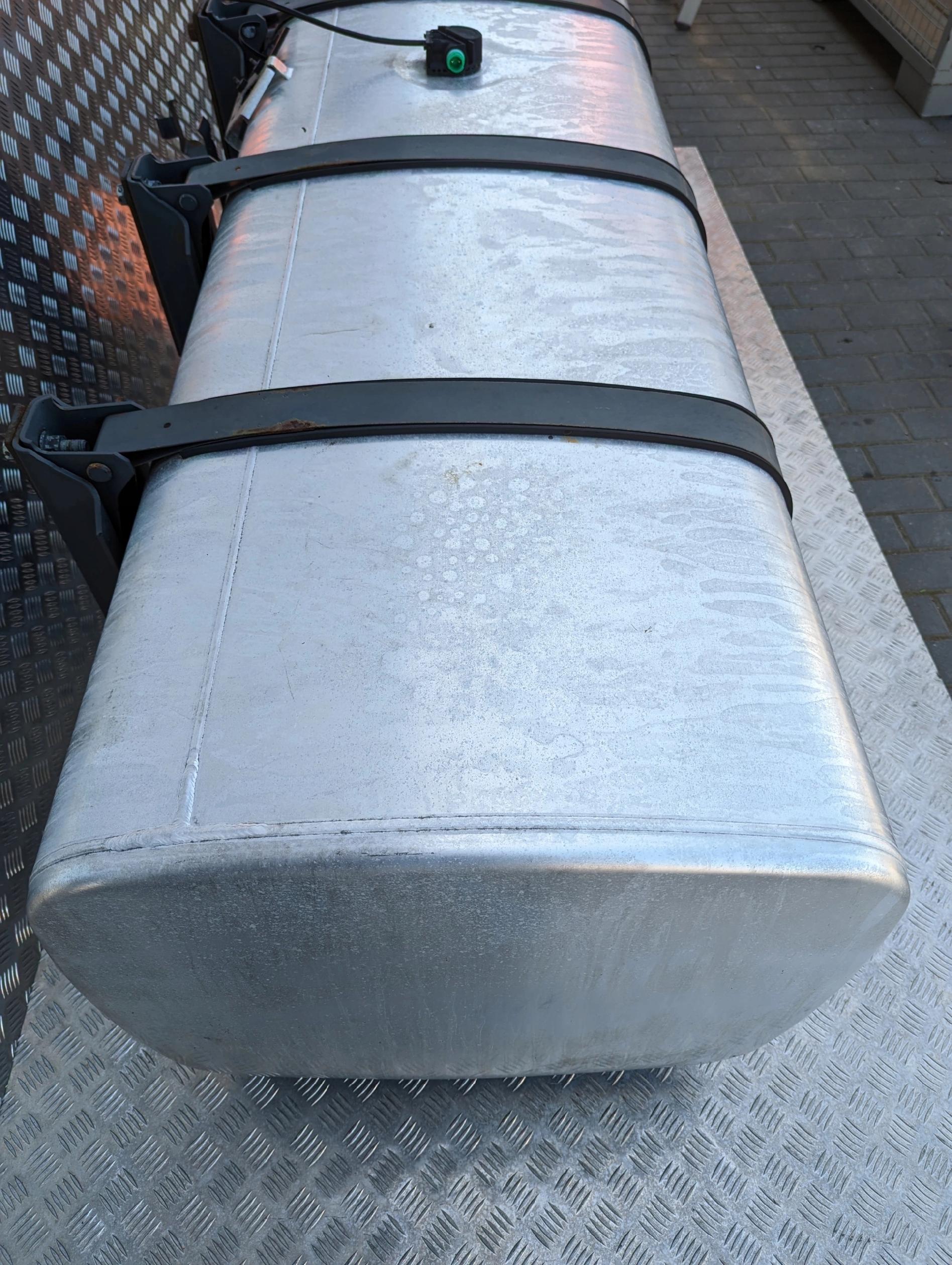 ZBIORNIK PALIWA 750 LITRÓW DAF XF 106 2016 ROK - obrazek 3