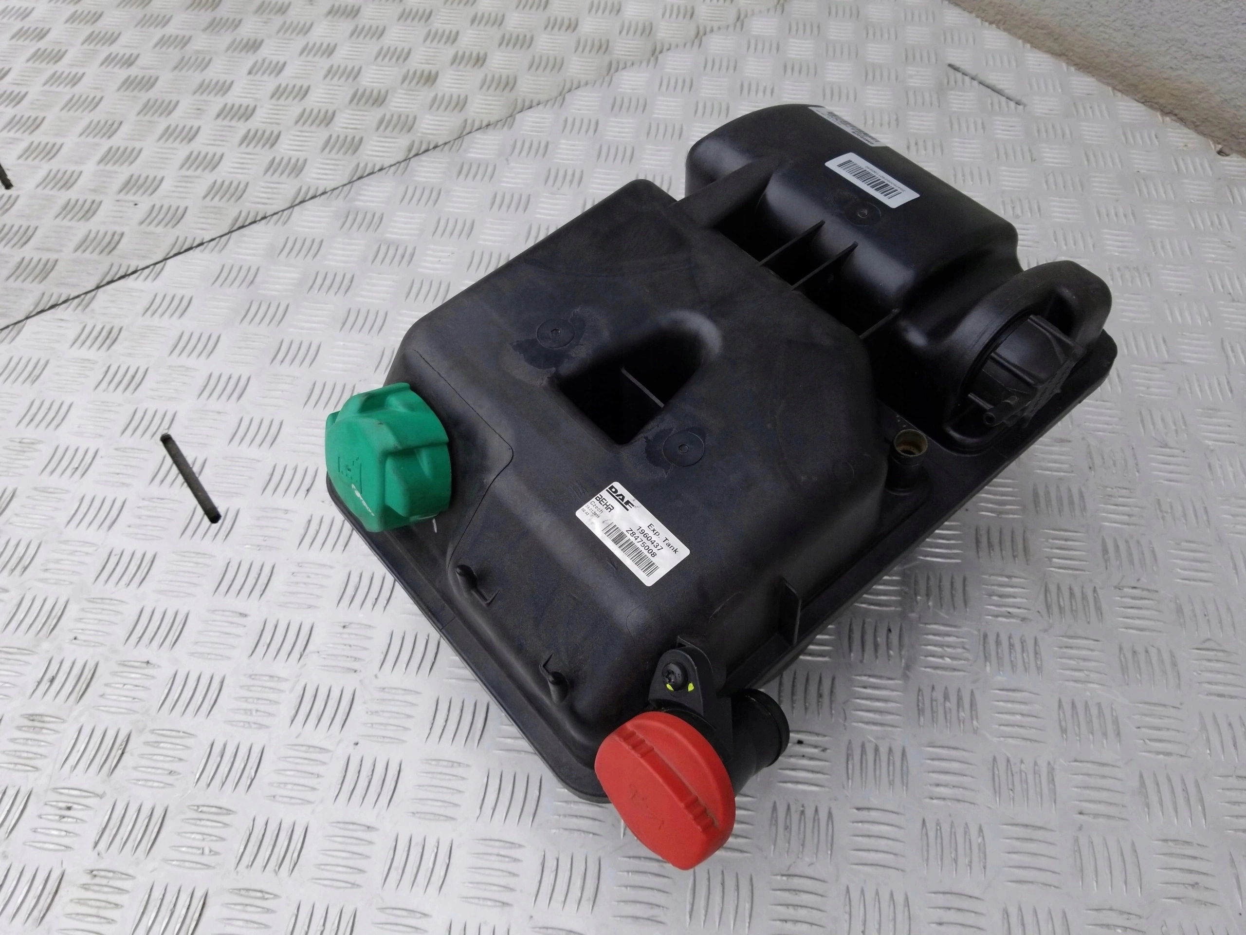 ZBIORNICZEK WYRÓWNAWCZY PŁYNU DAF XF 106 - obrazek 3