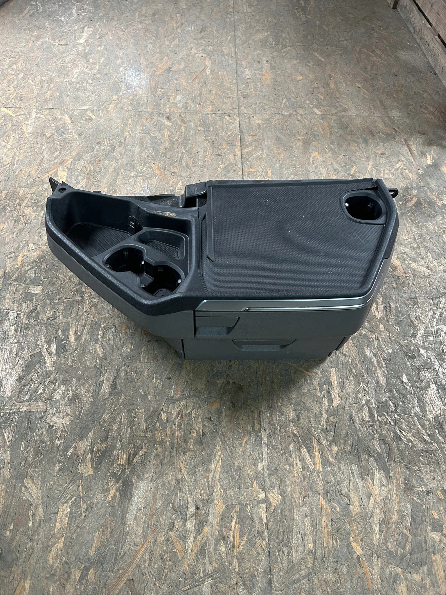 KONSOLA KOKPIT ZE SCHOWKAMI SCANIA R NTG