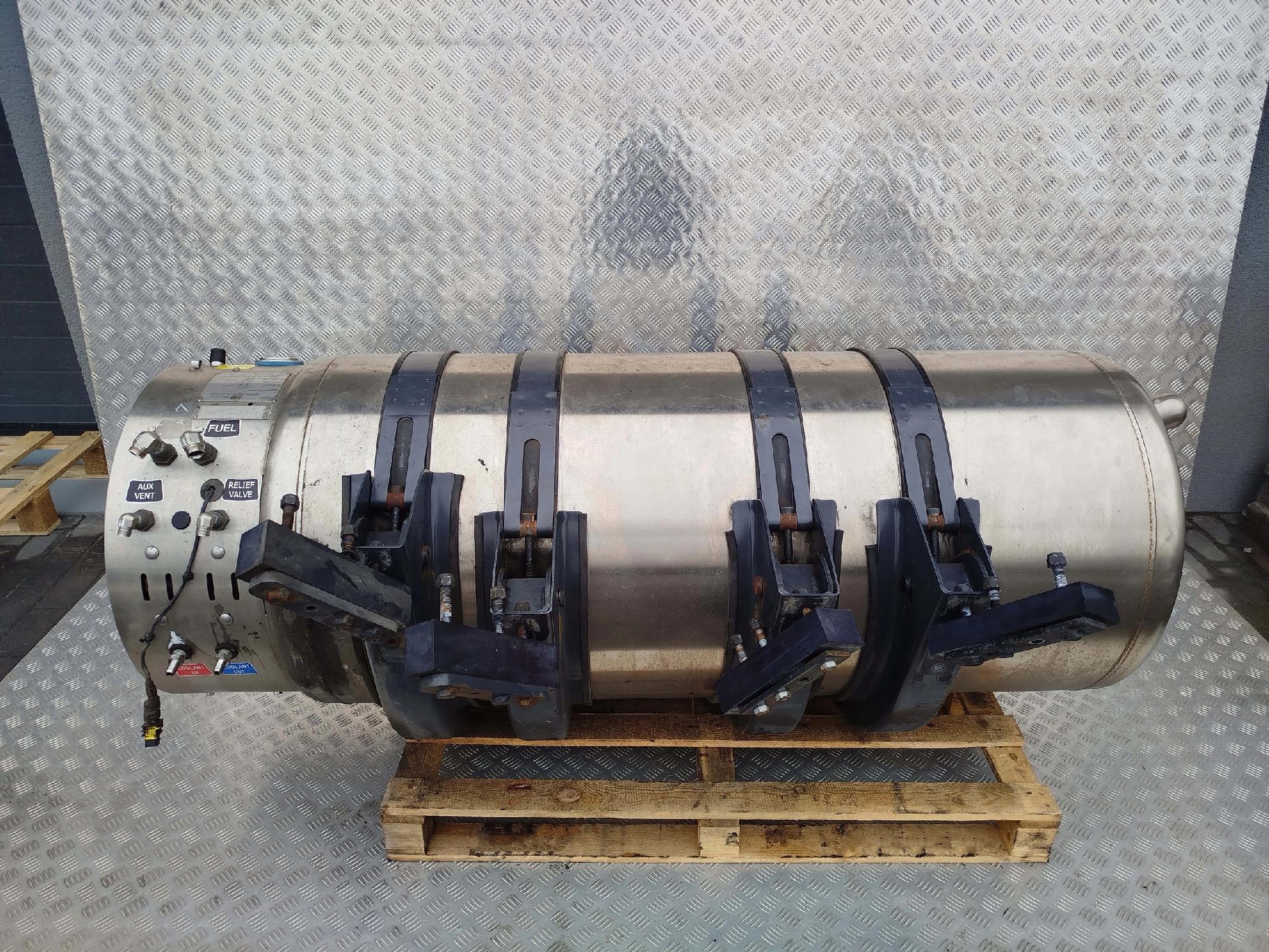 ZBIORNIK ZBIORNIKI GAZOWE LNG KOMPLETNE Z PRZEWODAMI SCANIA NTG - obrazek 4