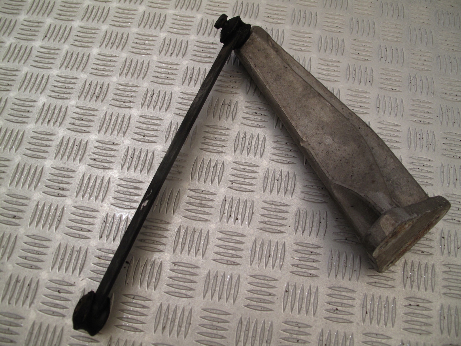 UCHWYT MOCOWANIE INTERCOOLERA SCANIA XPI