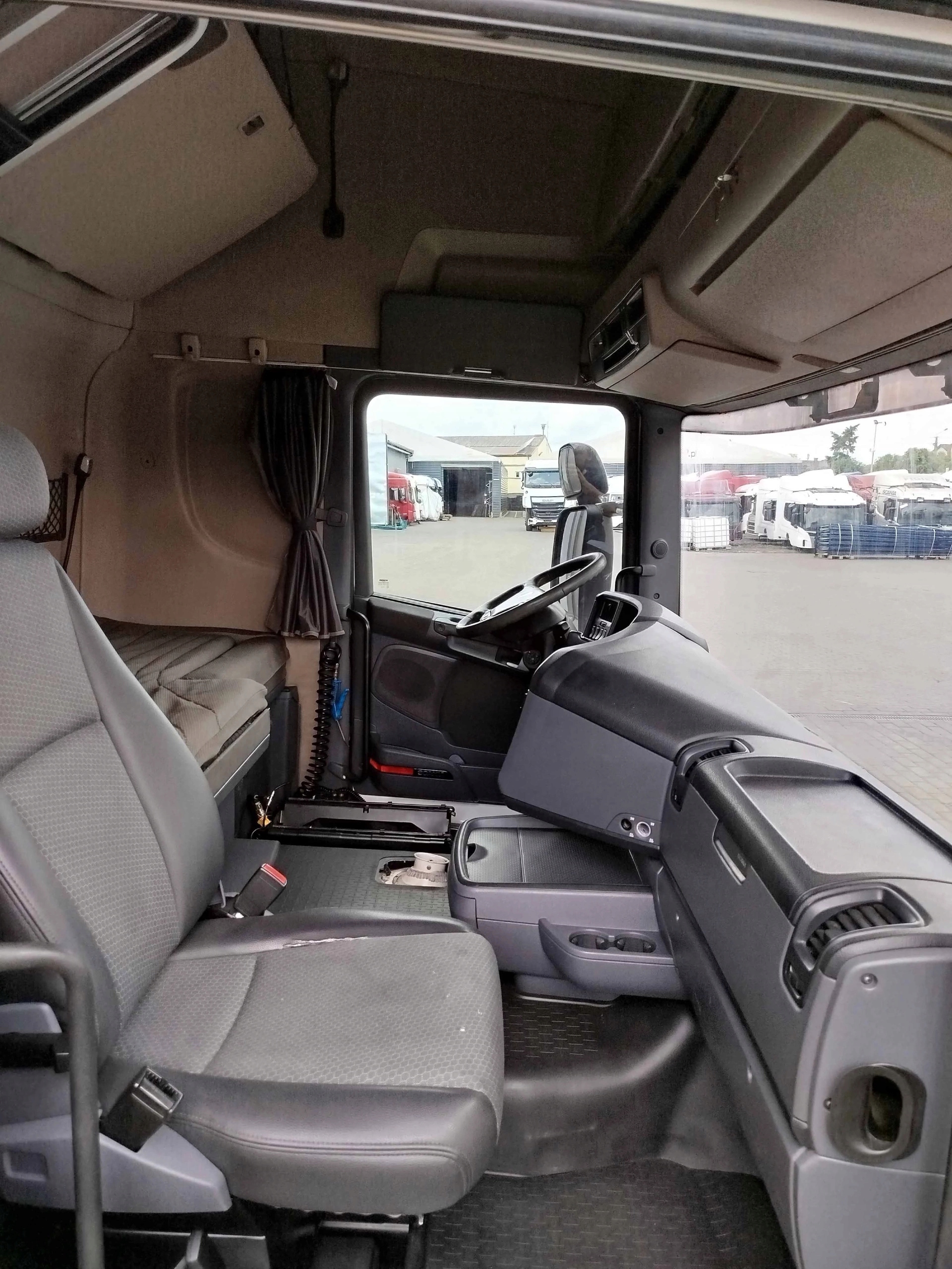 KABINA SCANIA CR19 TOPLINE HPI 2012 ROK - obrazek 8