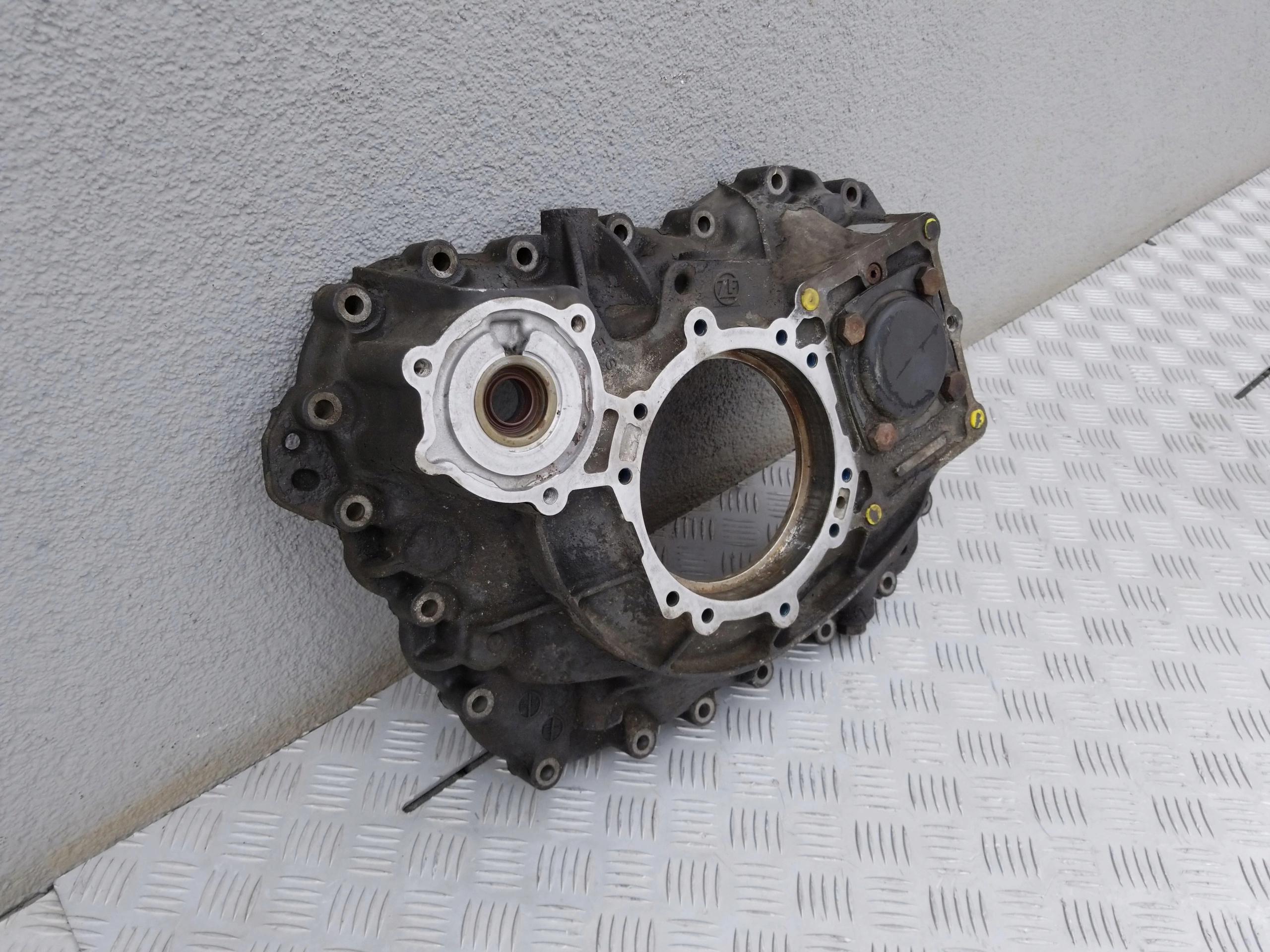 OBUDOWA POMPY OLEJU SKRZYNI DAF XF 105 - obrazek 3