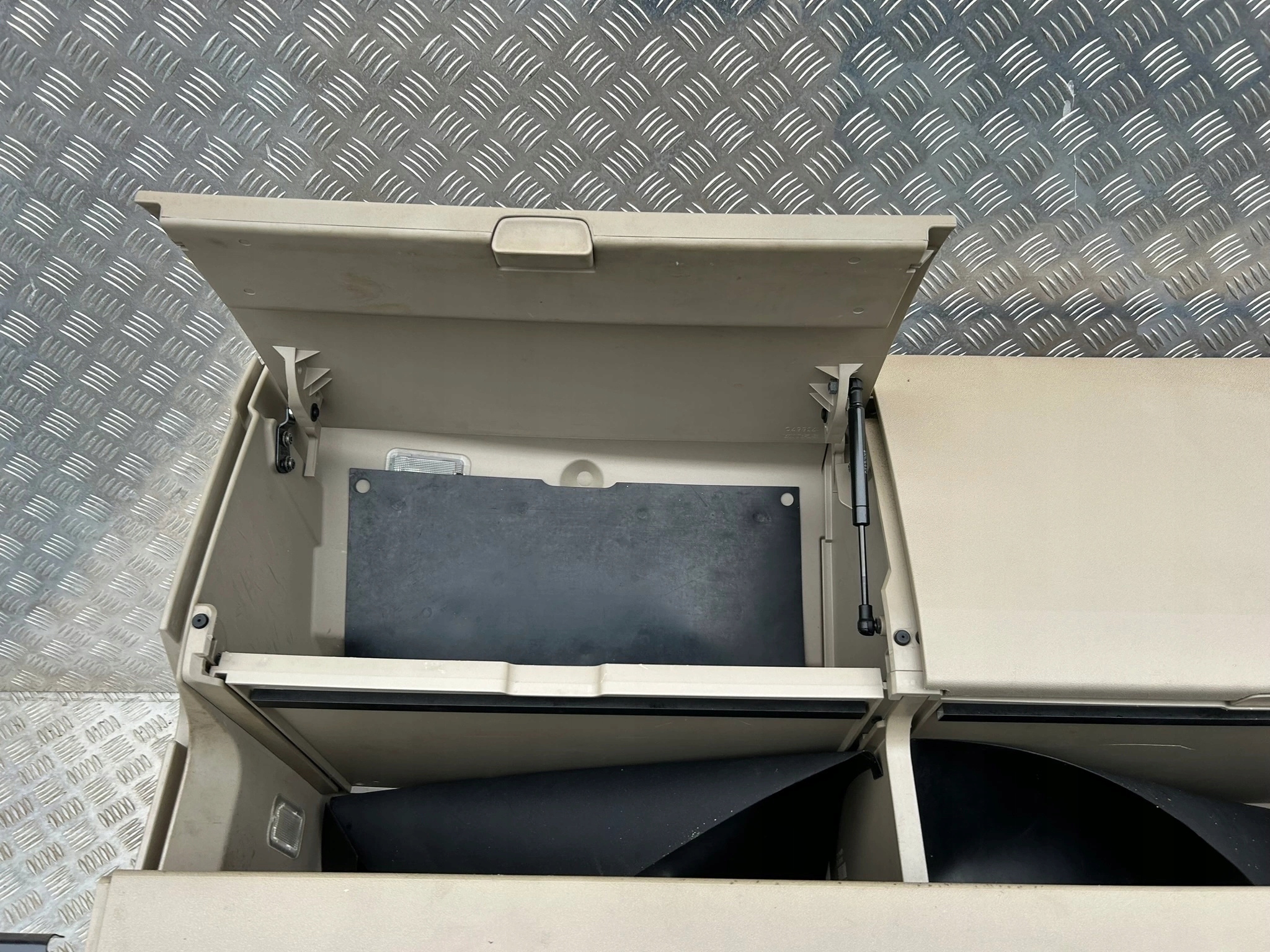 PÓŁKA KOKPIT GÓRNY SCANIA R STREAMLINE - obrazek 5