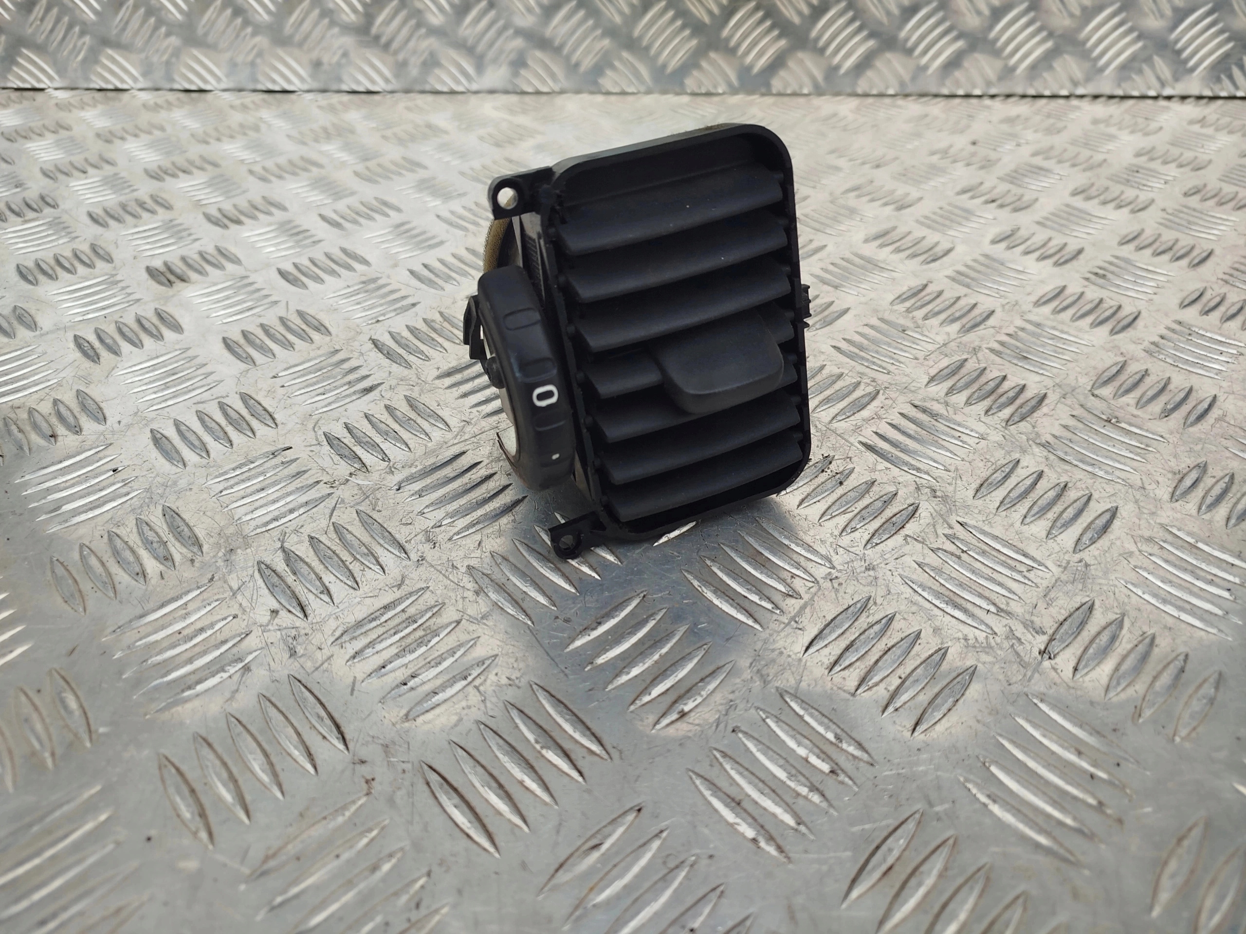 DYFUZOR KRATKA NAWIEWU LEWA SCANIA - obrazek 2