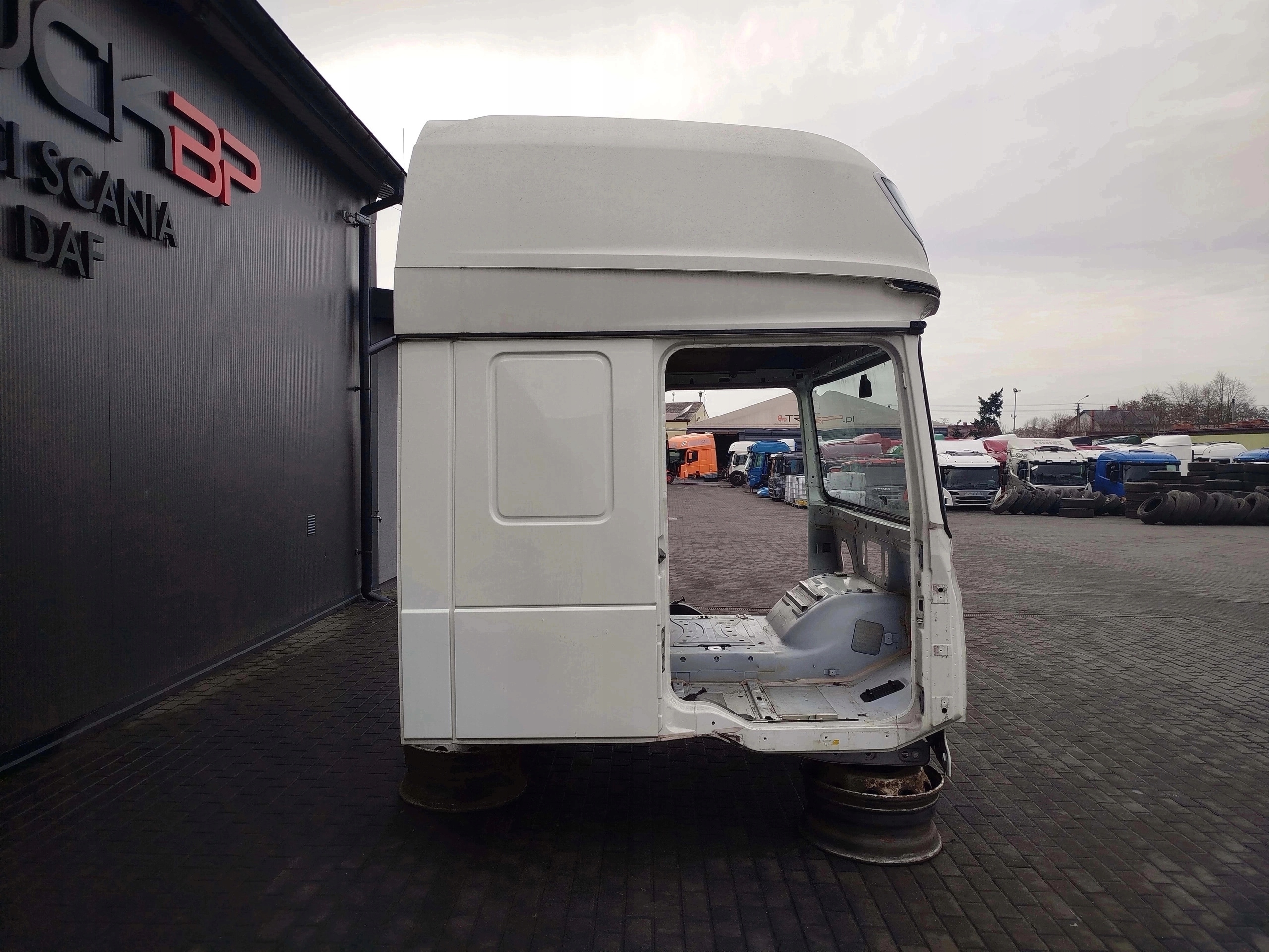 KABINA GOŁA DAF XF 106 LIFT - obrazek 3