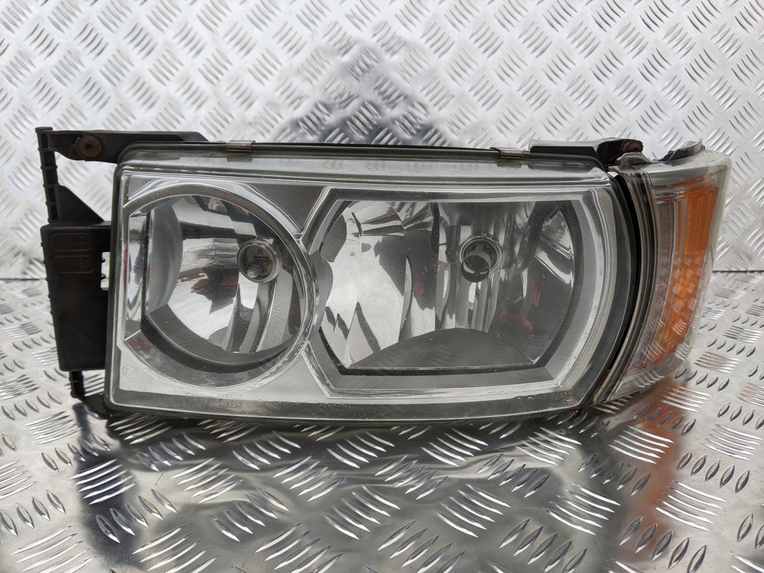 REFLEKTOR LAMPA H7 SCANIA R LEWA - obrazek 3