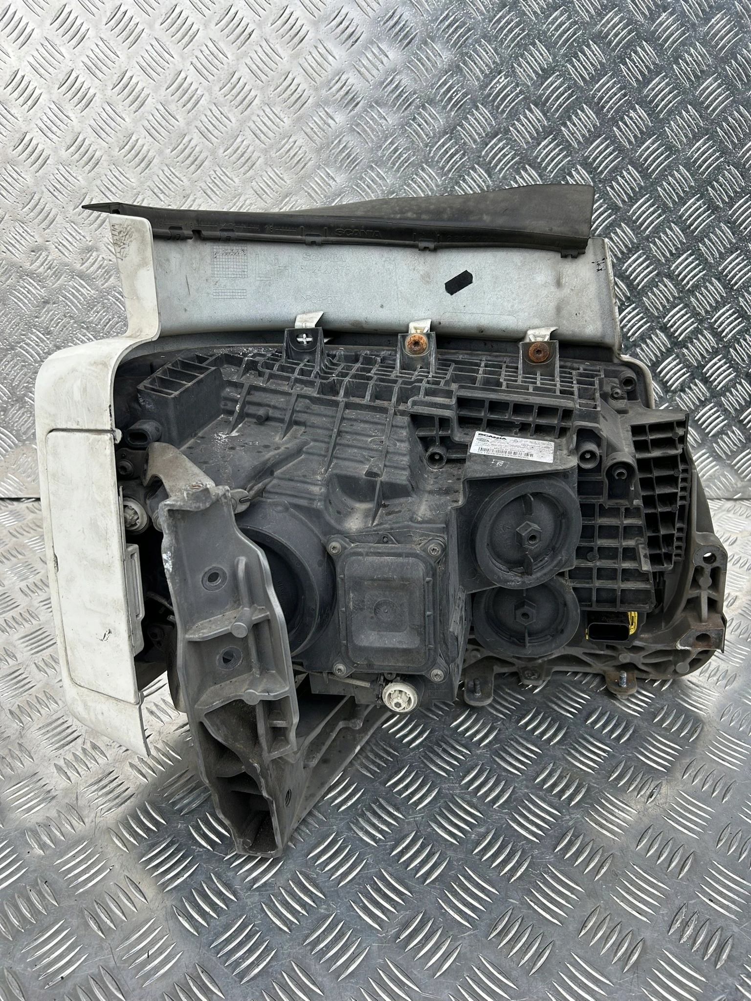 REFLEKTOR LAMPA H7 ŚWIATŁA DZIENNE LED LEWY Z RAMKĄ SCANIA NEXT GEN NTG - obrazek 4